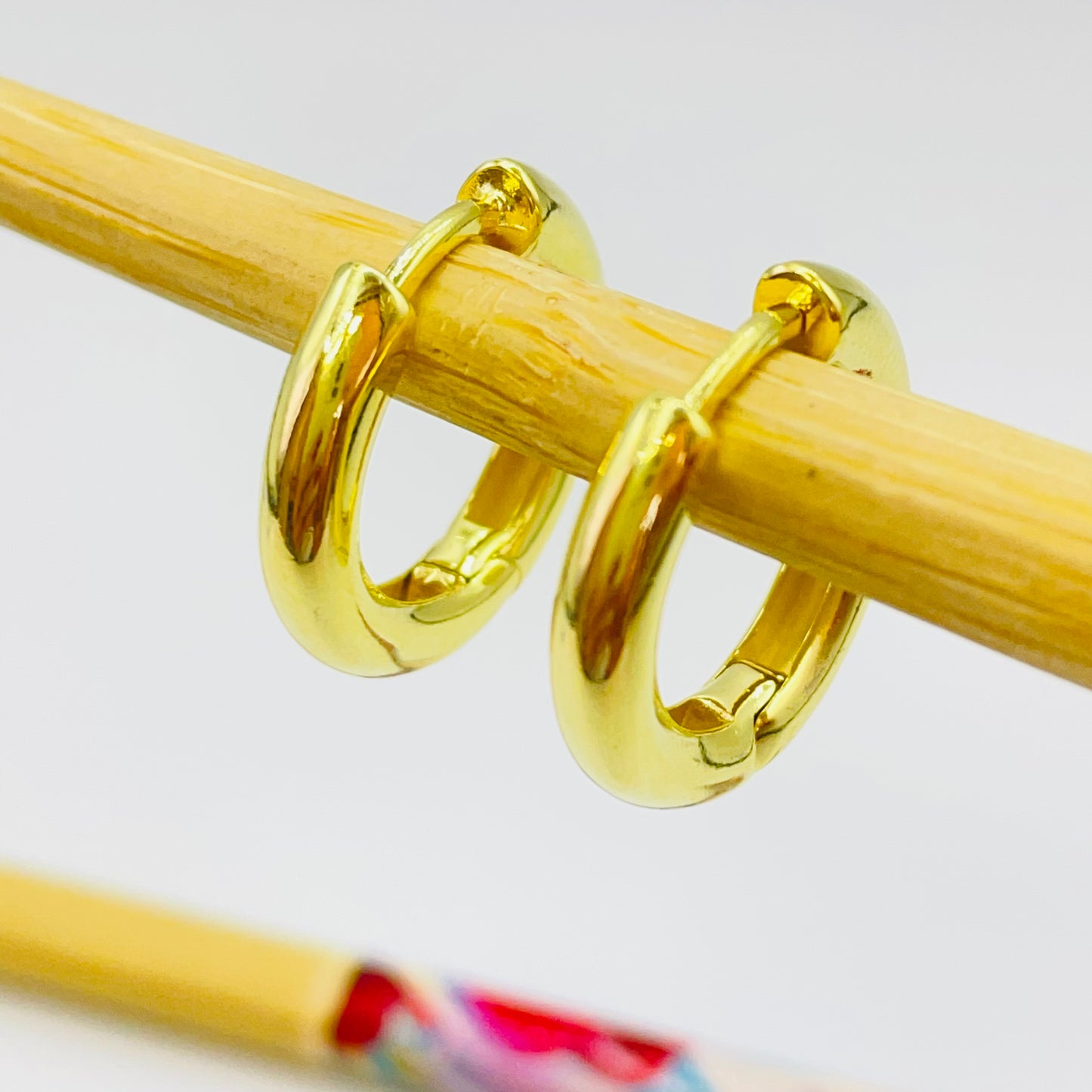 XO544 Argolla Tubo Lisa Cierre Presión diá. 20 mm Espesor 3.8 mm Aro Baño Oro