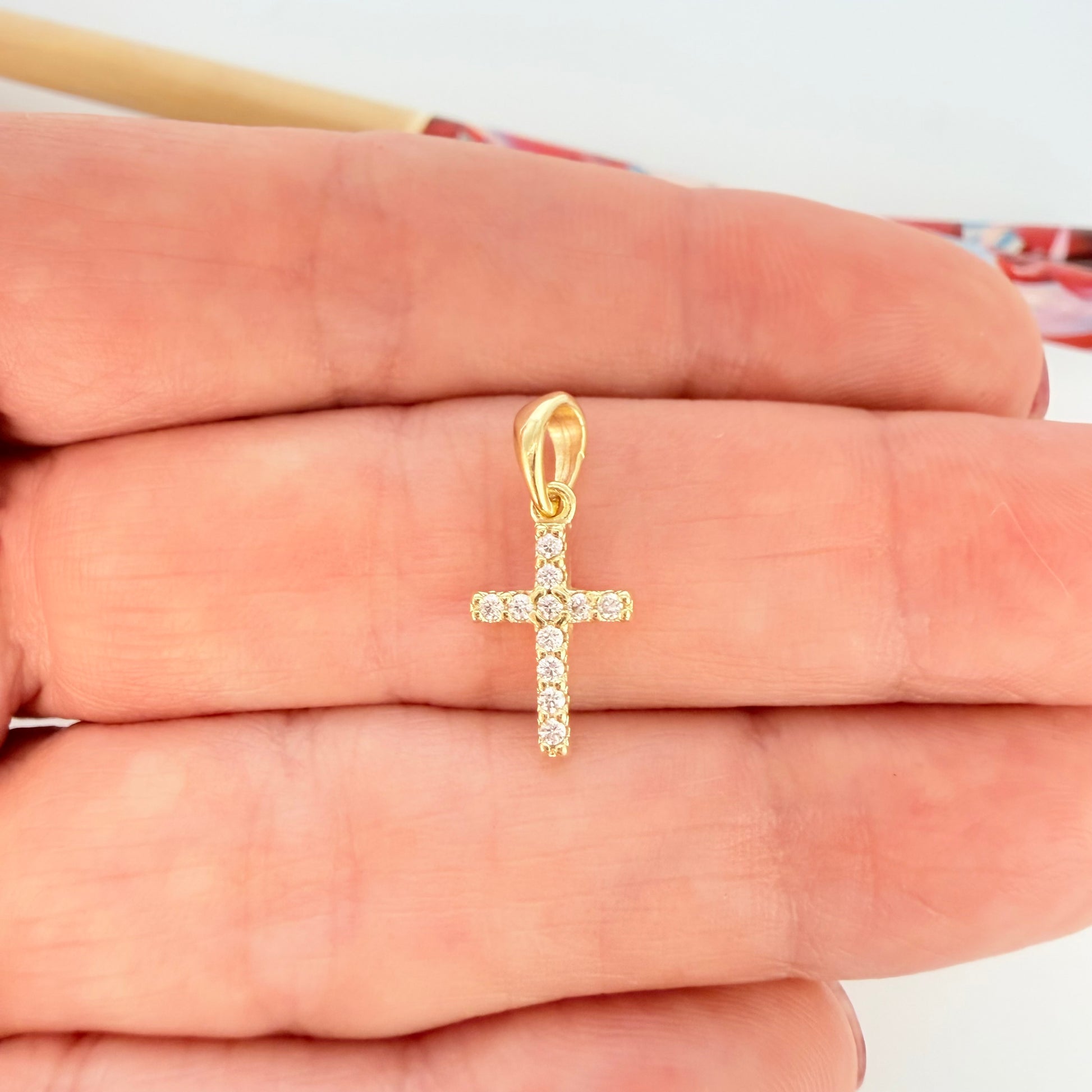 FO1067 Colgante Cruz Circones 11 x 8 mm mas valier Espesor 2 mm Figura Baño Oro