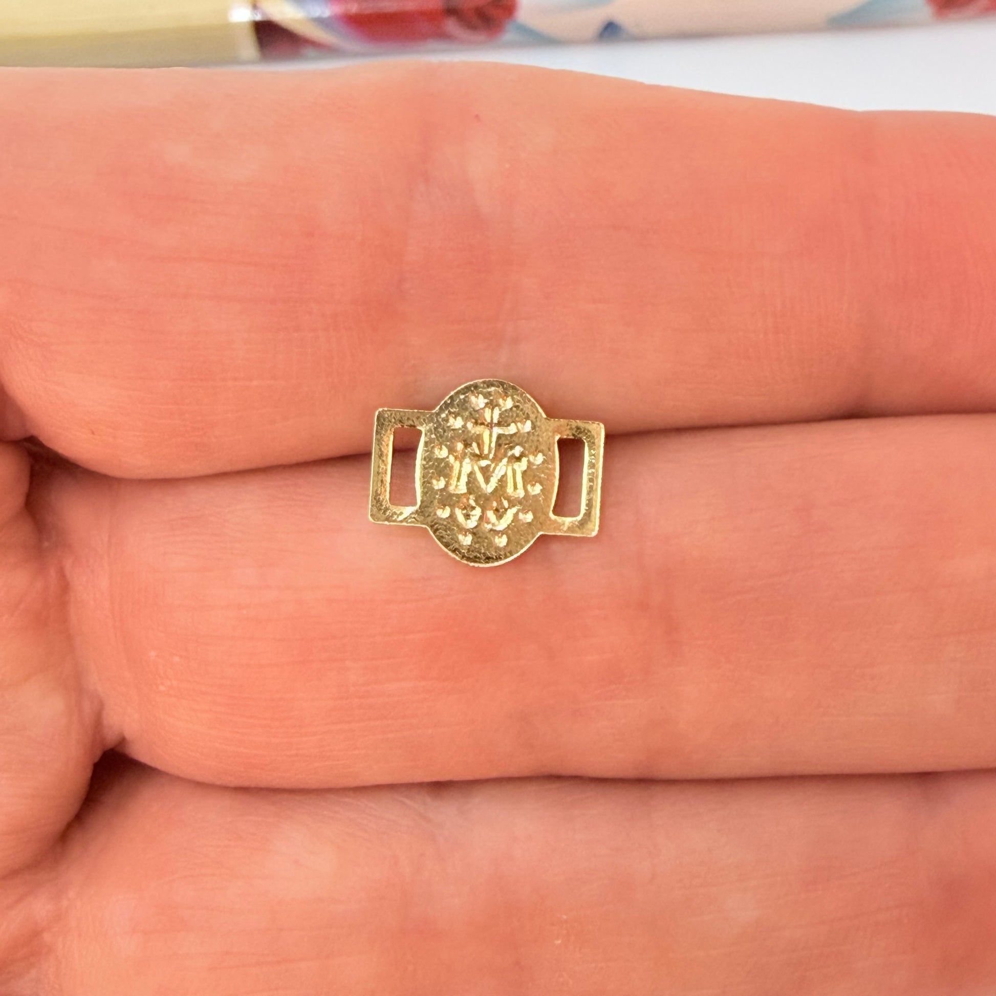 Joyas por Mayor Joyas Bañadas en Oro por Mayor Insumos para Joyas FO1251 Eslabón para pulsera Virgen de los Milagros doble faz 10 x 6.5 mm más corchetes 5 x 2.5 mm Espesor 1 mm Figura Baño Oro