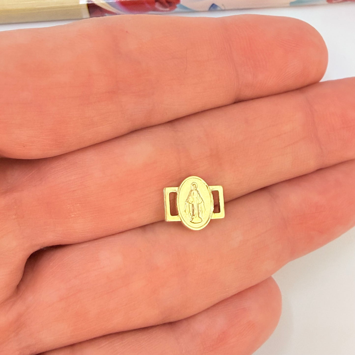 Joyas por Mayor Joyas Bañadas en Oro por Mayor Insumos para Joyas FO1251 Eslabón para pulsera Virgen de los Milagros doble faz 10 x 6.5 mm más corchetes 5 x 2.5 mm Espesor 1 mm Figura Baño Oro