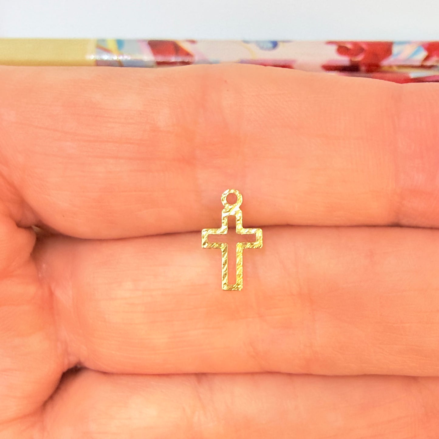 Joyas por Mayor Joyas Bañadas en Oro por Mayor Insumos para Joyas FO1264 Colgante Mini Cruz Calada diamantada 9 x 6 mm más argollita Espesor 0.3 mm Figura Baño Oro