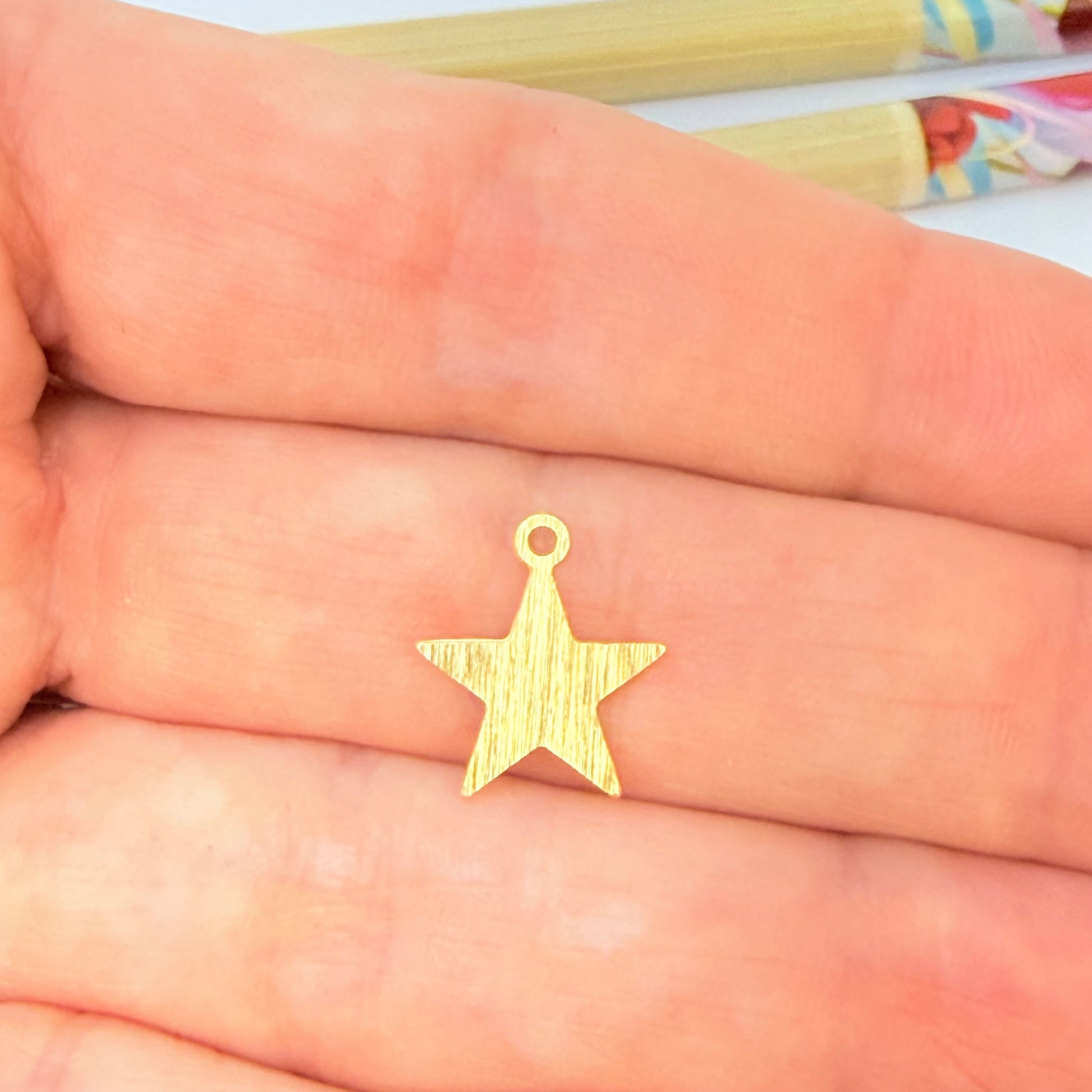 Joyas por Mayor Joyas Bañadas en Oro por Mayor Insumos para Joyas FO1279 Colgante Estrella Lijada 12 mm más argollita Espesor 0.6 mm Figura Baño Oro