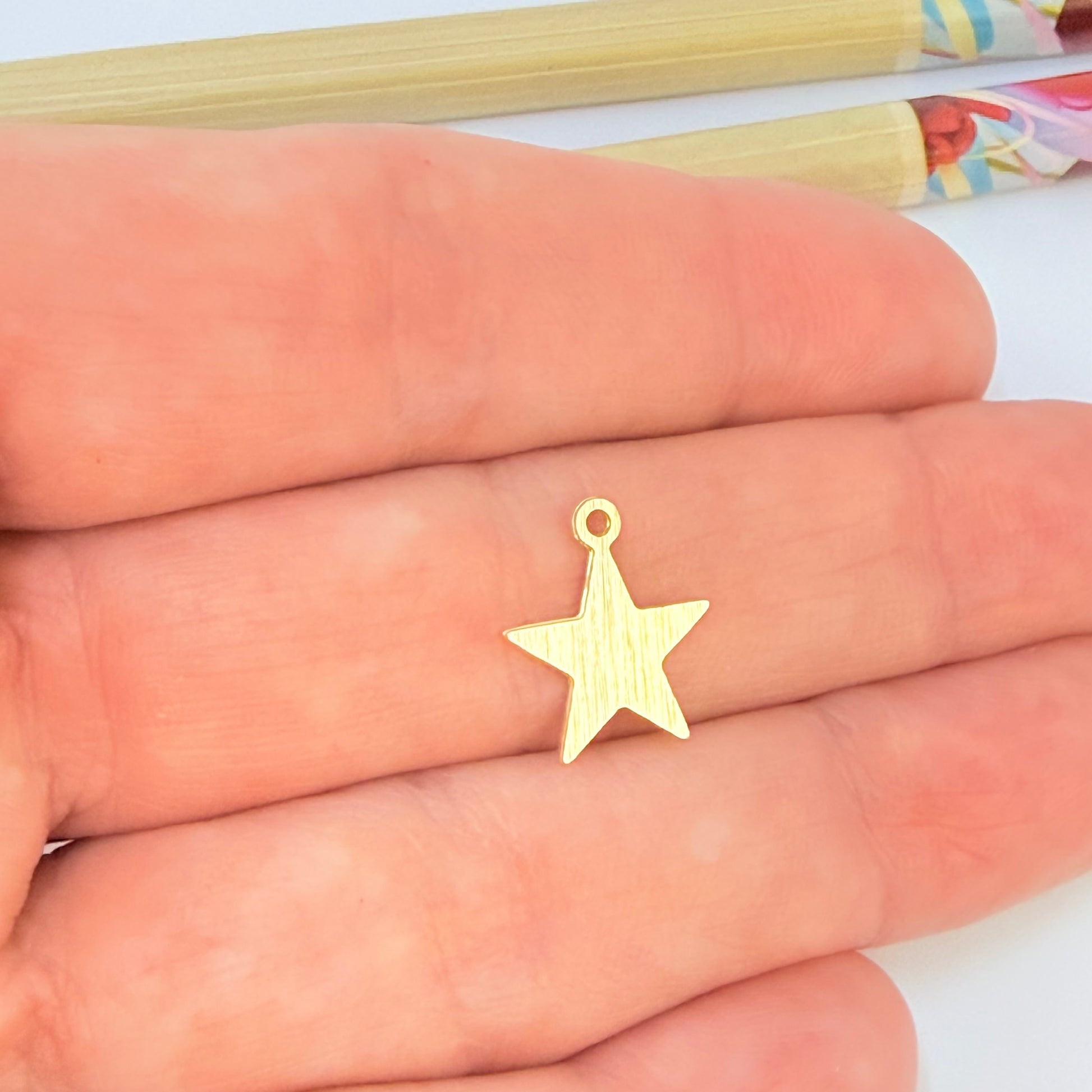 Joyas por Mayor Joyas Bañadas en Oro por Mayor Insumos para Joyas FO1279 Colgante Estrella Lijada 12 mm más argollita Espesor 0.6 mm Figura Baño Oro