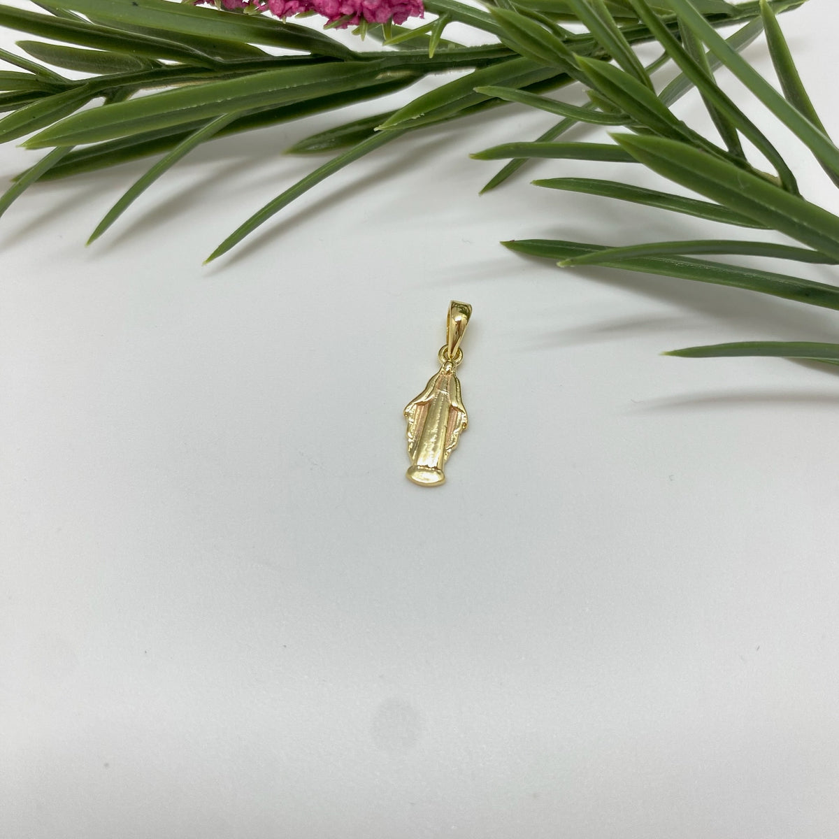 FO1291 Colgante figura de Nuestra Señora de las Gracias 15 x 7 mm más valier Espesor 1.2 mm Figura Baño Oro