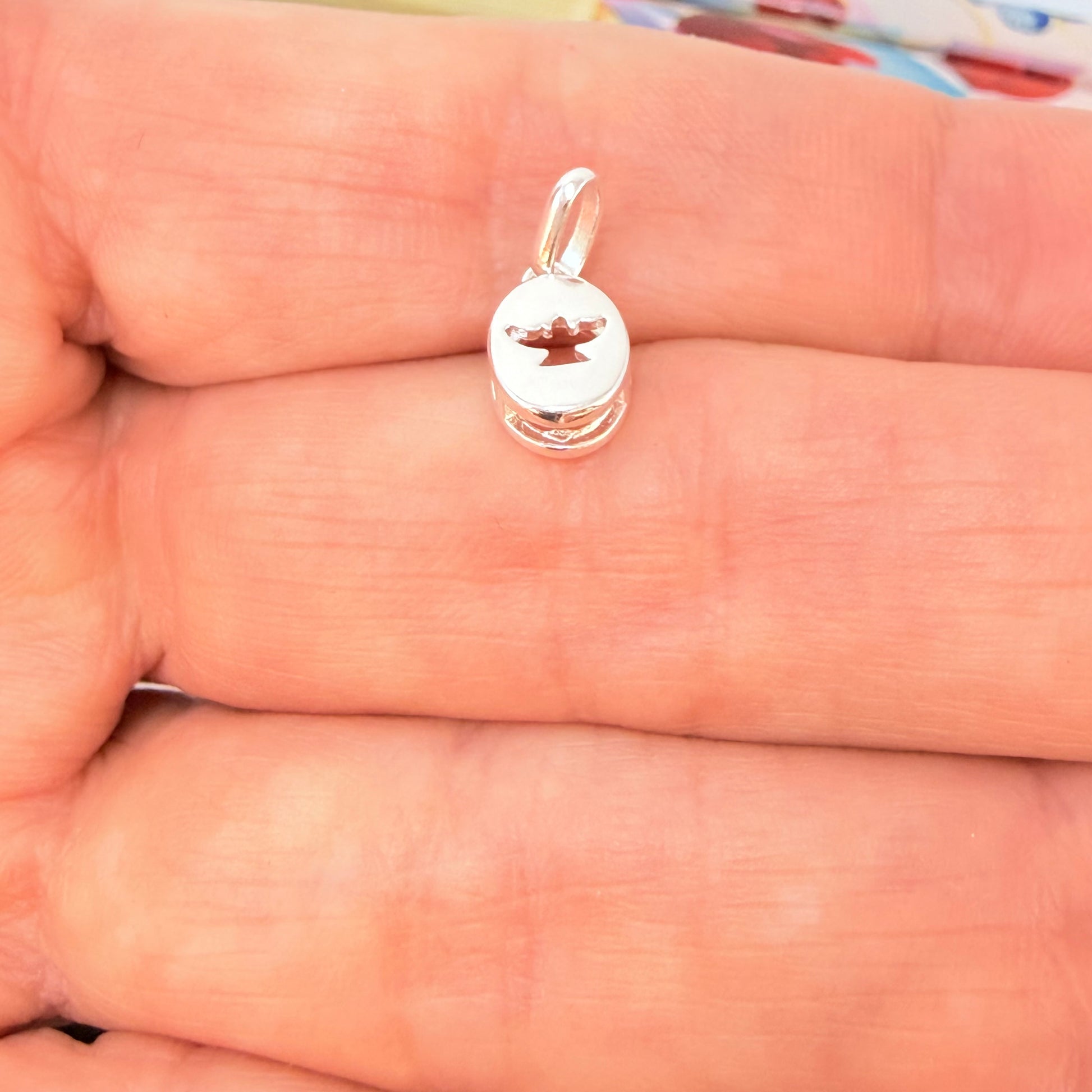 Joyas por Mayor Joyas Bañadas en Plata por Mayor Insumos para Joyas FP1250 Colgante Ovalado Espíritu Santo Calado con galería 8 x 6 mm más valier Espesor 3 mm Figura Baño Plata