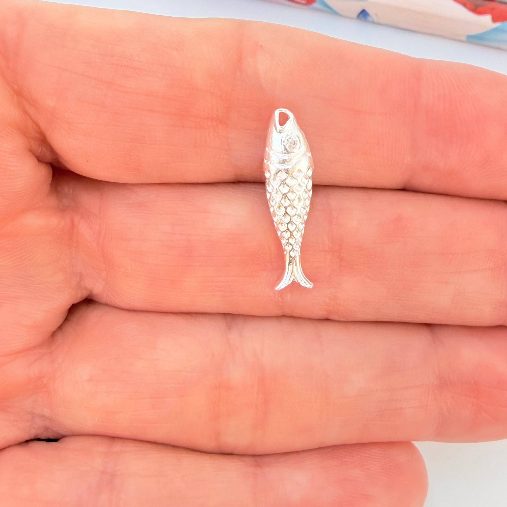 Joyas por Mayor Joyas Bañadas en Plata por Mayor Insumos para Joyas FP1261 Colgante Pez Koi Abombado 20 x 5.5 mm Espesor 1 mm Figura Baño Plata