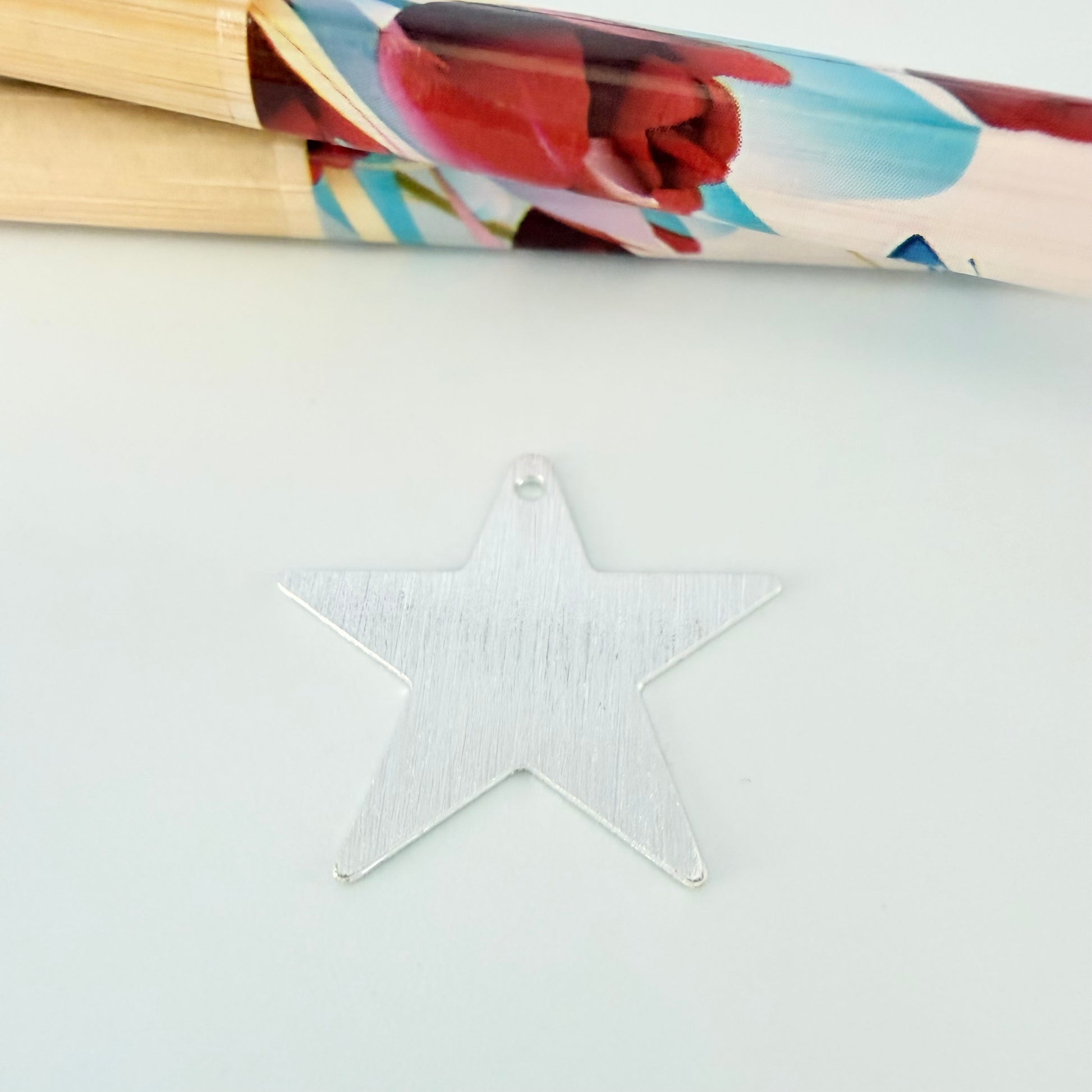 Joyas por Mayor Joyas Bañadas en Plata por Mayor Insumos para Joyas FP1278 Colgante Estrella Lijada 20 mm con perforación Espesor 0.6 mm Figura Baño Plata