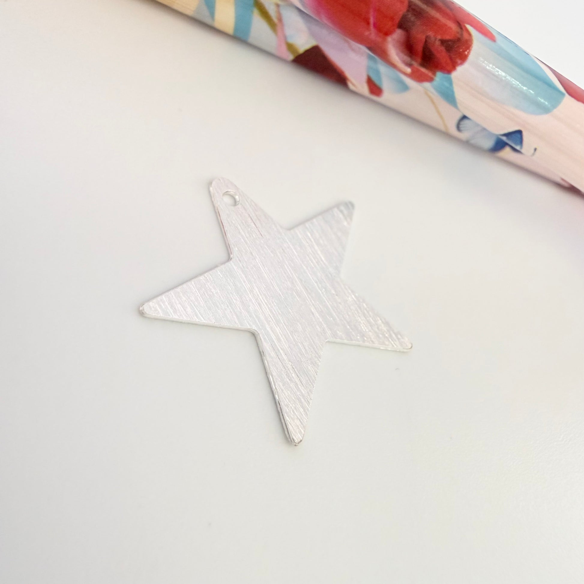 Joyas por Mayor Joyas Bañadas en Plata por Mayor Insumos para Joyas FP1278 Colgante Estrella Lijada 20 mm con perforación Espesor 0.6 mm Figura Baño Plata