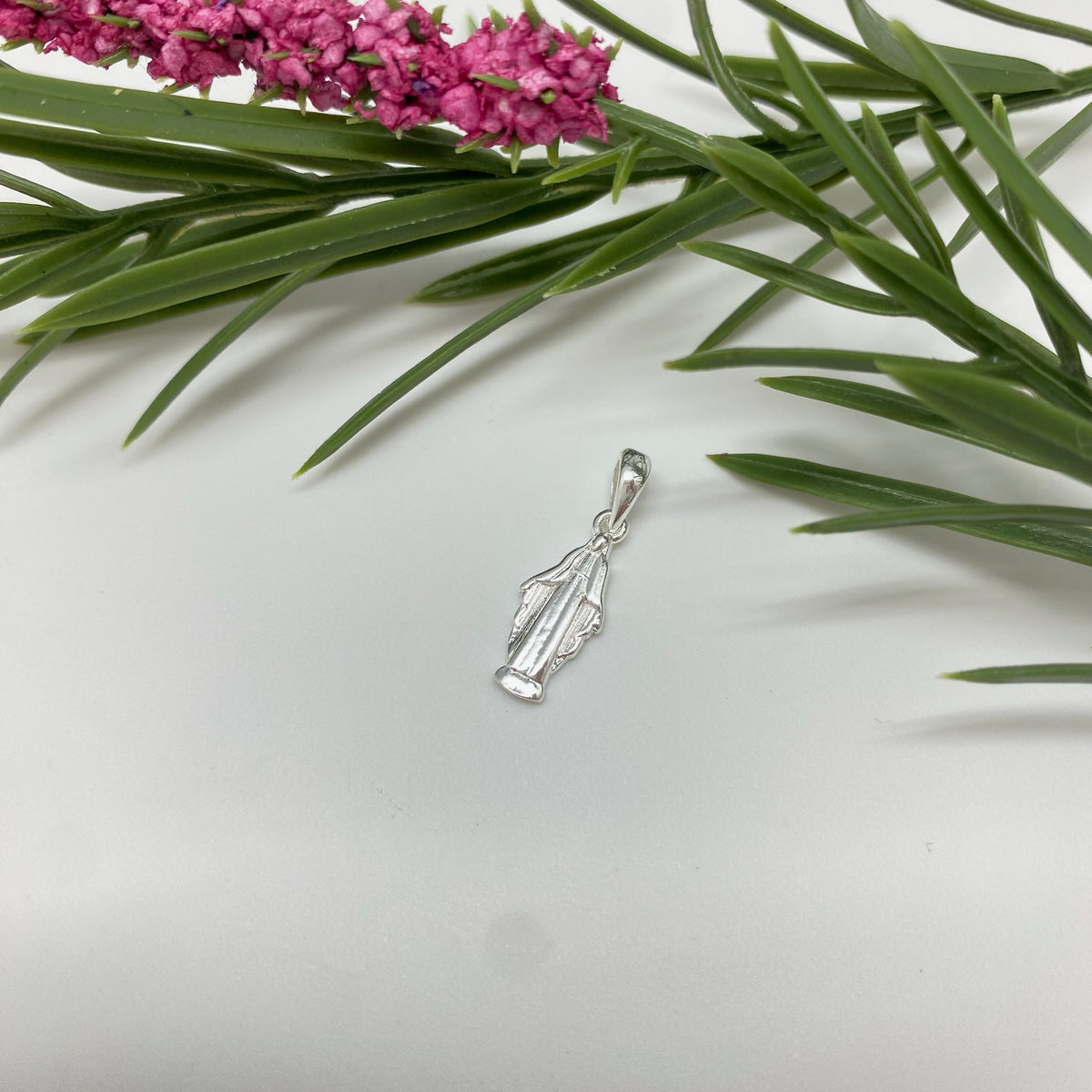 FP1291 Colgante figura de Nuestra Señora de las Gracias 15 x 7 mm más valier Espesor 1.2 mm Figura Baño Plata