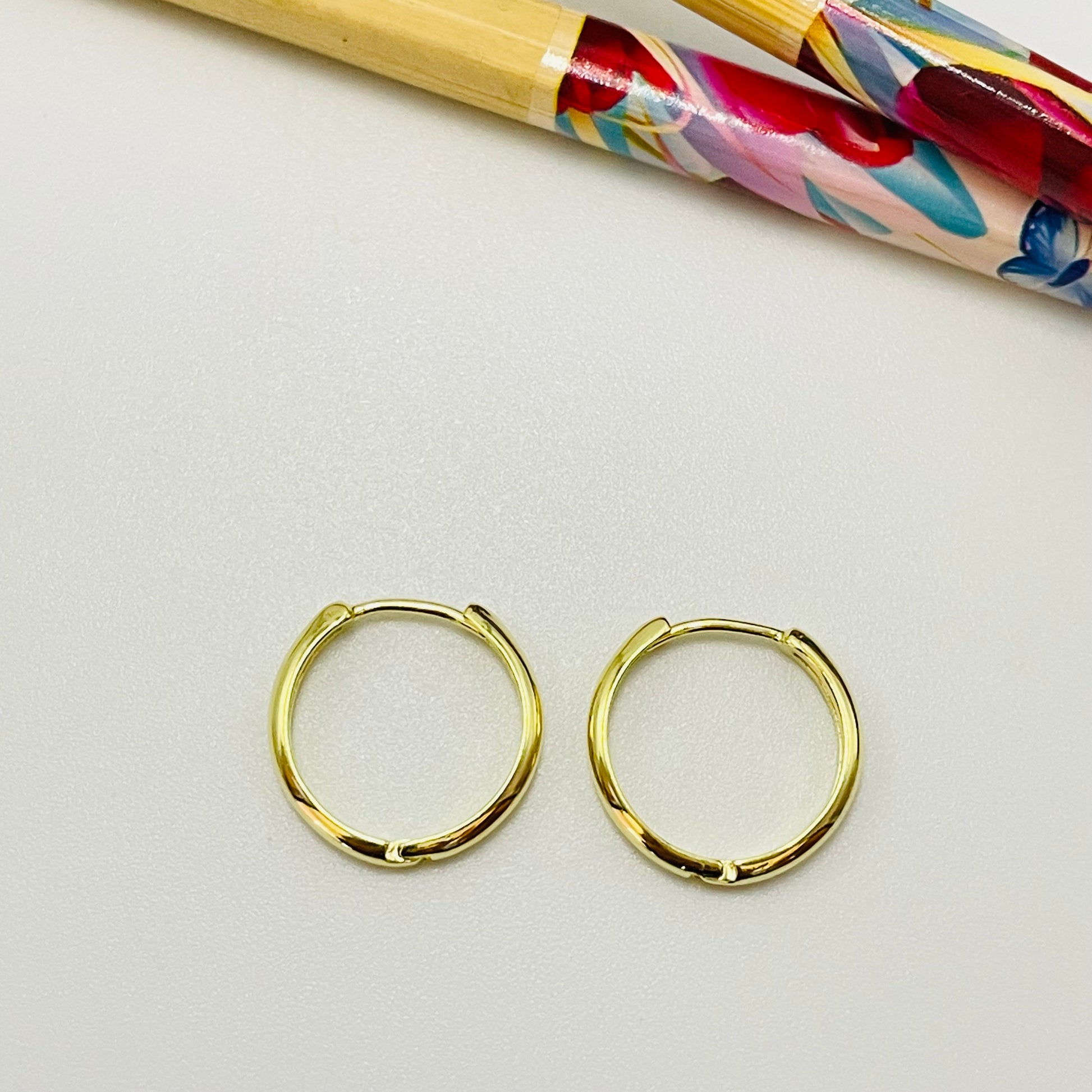 XO407 Aro Argolla Presión diá. 16 mm Ancho 2 mm Aro Baño Oro Aros Bañados hecho de Bronce Bañado en Oro 18K Joyas Bañadas en Oro