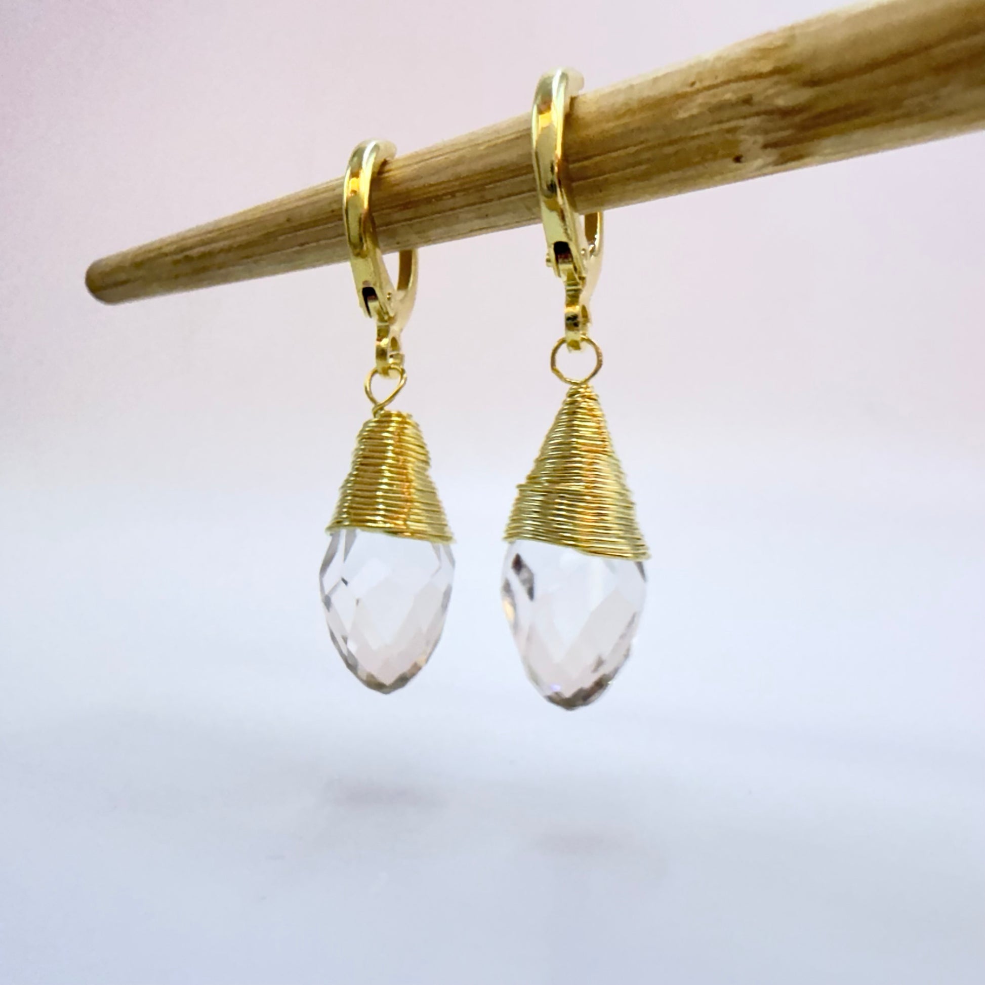 Joyas por Mayor Joyas Bañadas en Oro por Mayor Insumos para Joyas XO563 Aro Argolla Cristal Facetado Embarrilado Largo Total 34 mm Ancho 9 mm Largo Cristal 18 mm Aro Baño Oro