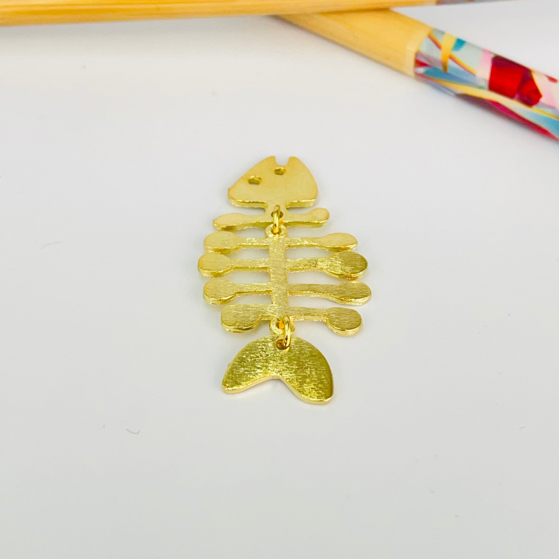 Joyas por Mayor Joyas Bañadas en Oro por Mayor Insumos para Joyas FO1249 Colgante Espina de Pez articulada Lijado 40 x 20 mm con perforación Espesor 1 mm Figura Baño Oro