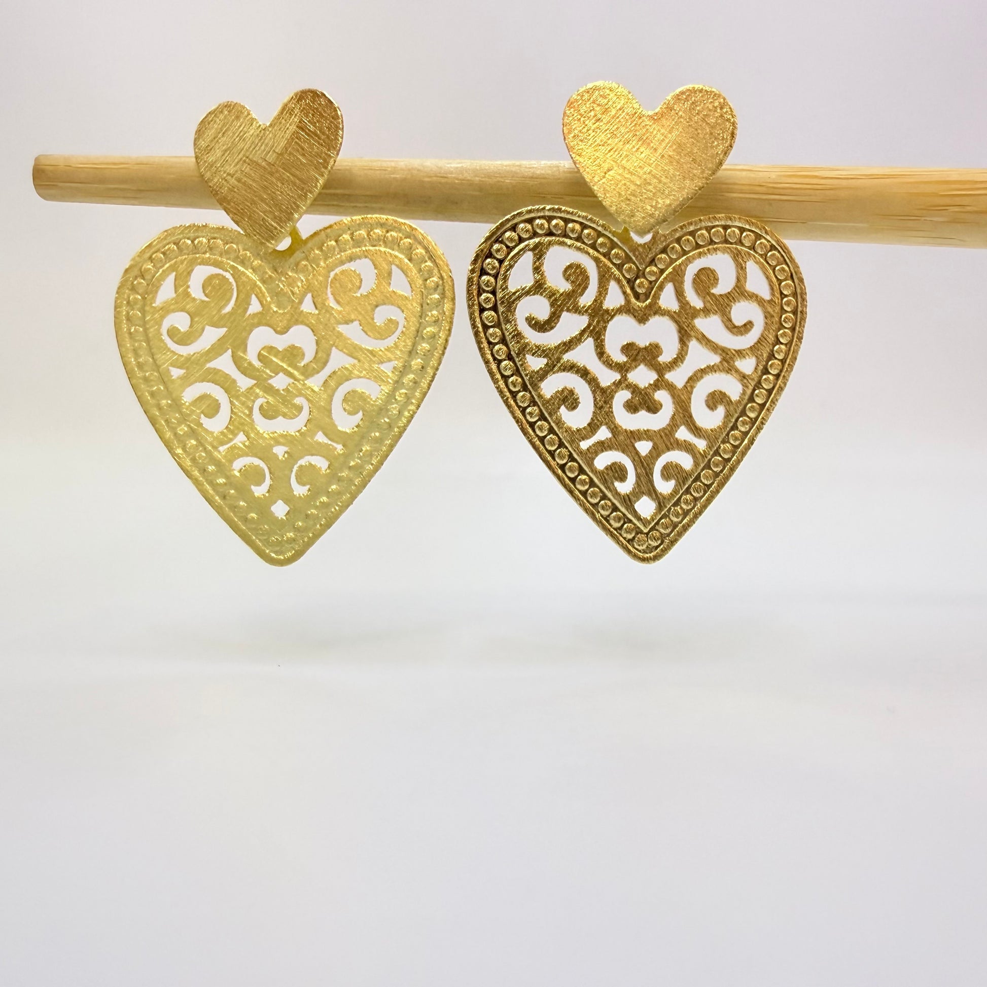 Joyas por Mayor Joyas Bañadas en Oro por Mayor Insumos para Joyas XO567 Aro Base Corazón 14x15 mm Mandala Corazón Calada Borde Puntos 31x31 mm Lijado Aro Baño Oro