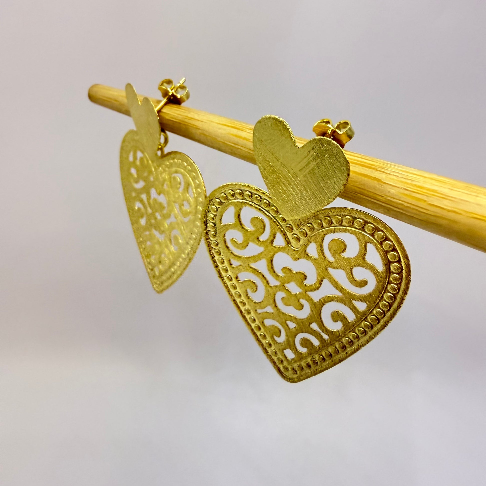 Joyas por Mayor Joyas Bañadas en Oro por Mayor Insumos para Joyas XO567 Aro Base Corazón 14x15 mm Mandala Corazón Calada Borde Puntos 31x31 mm Lijado Aro Baño Oro