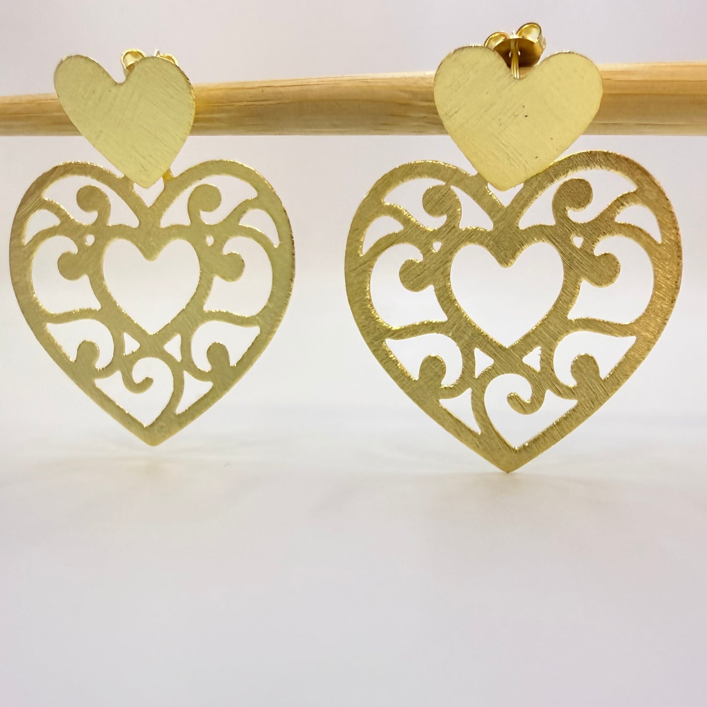 Joyas por Mayor Joyas Bañadas en Oro por Mayor Insumos para Joyas XO568 Aro Corazones Base Corazón 14x15 mm Mandala Corazón Calada 33x33 mm Lijado Aro Baño Oro