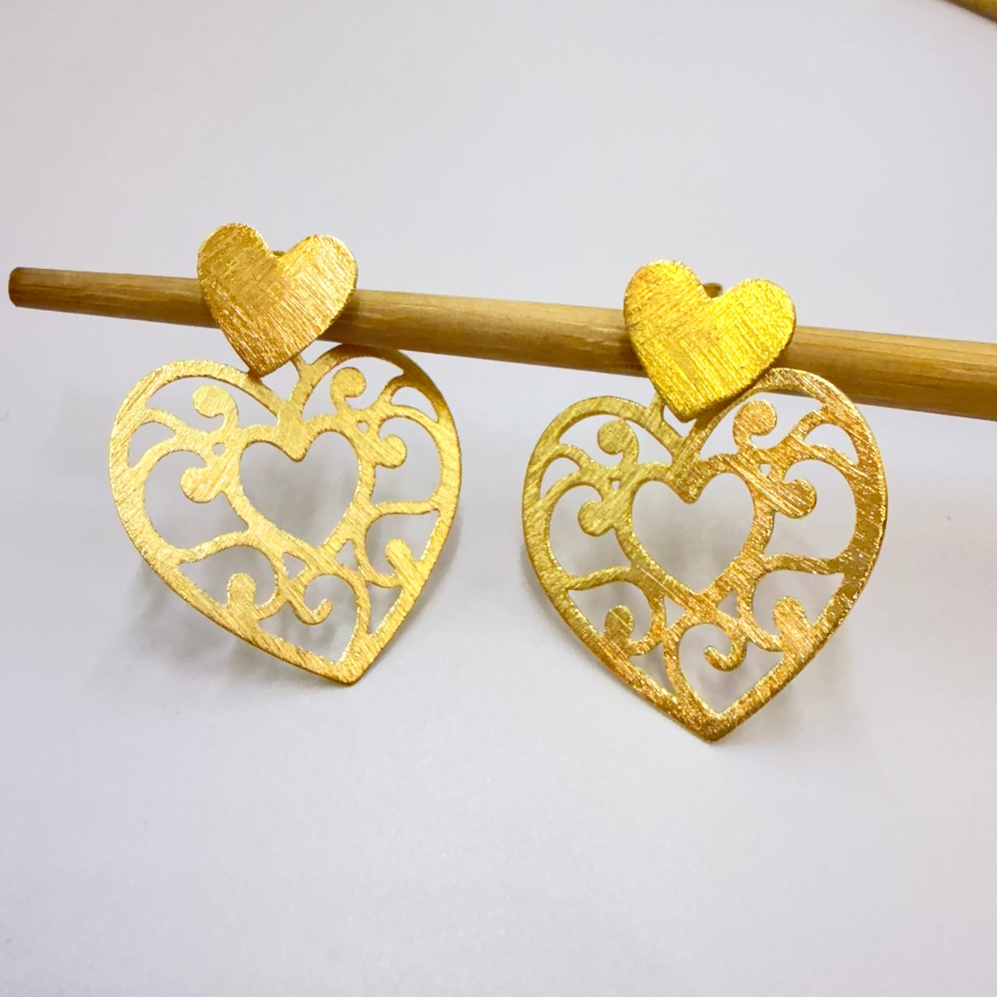 Joyas por Mayor Joyas Bañadas en Oro por Mayor Insumos para Joyas XO568 Aro Corazones Base Corazón 14x15 mm Mandala Corazón Calada 33x33 mm Lijado Aro Baño Oro