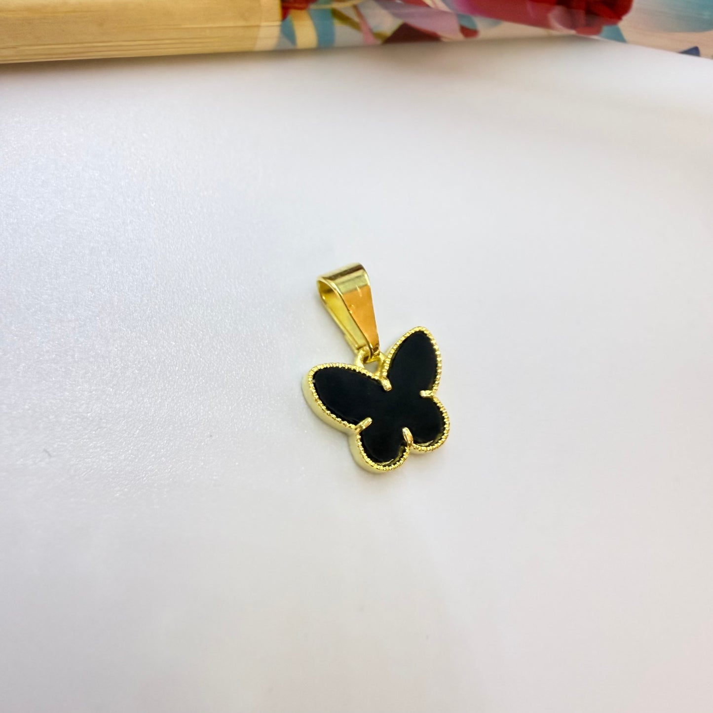 Joyas por Mayor Joyas Bañadas en Oro por Mayor Insumos para Joyas FO1247 Colgante Mariposa Borde Rutilado Acrílico Negro 11 x 9 mm valier de 7 mm Espesor 2 mm Figura Baño Oro