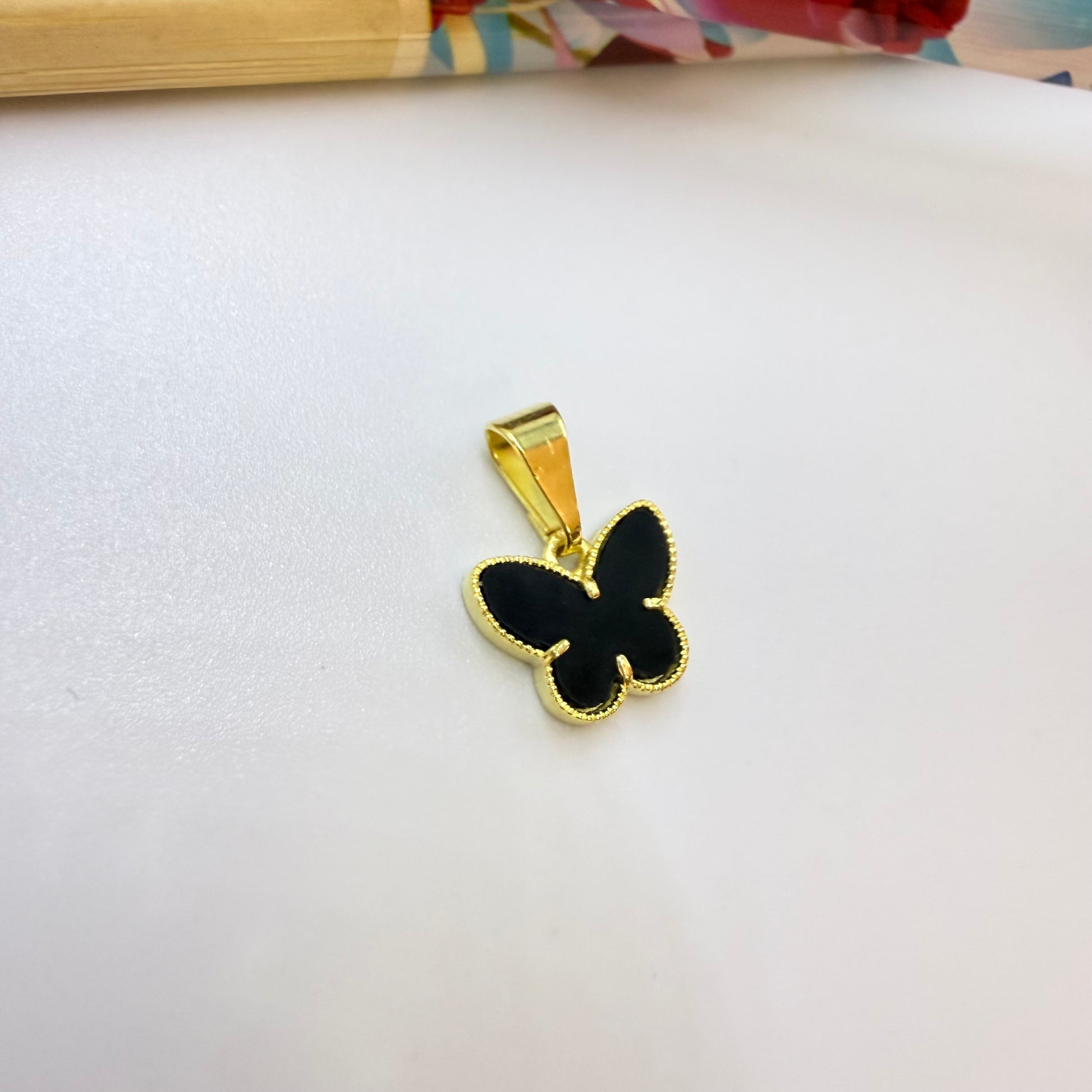 Joyas por Mayor Joyas Bañadas en Oro por Mayor Insumos para Joyas FO1247 Colgante Mariposa Borde Rutilado Acrílico Negro 11 x 9 mm valier de 7 mm Espesor 2 mm Figura Baño Oro