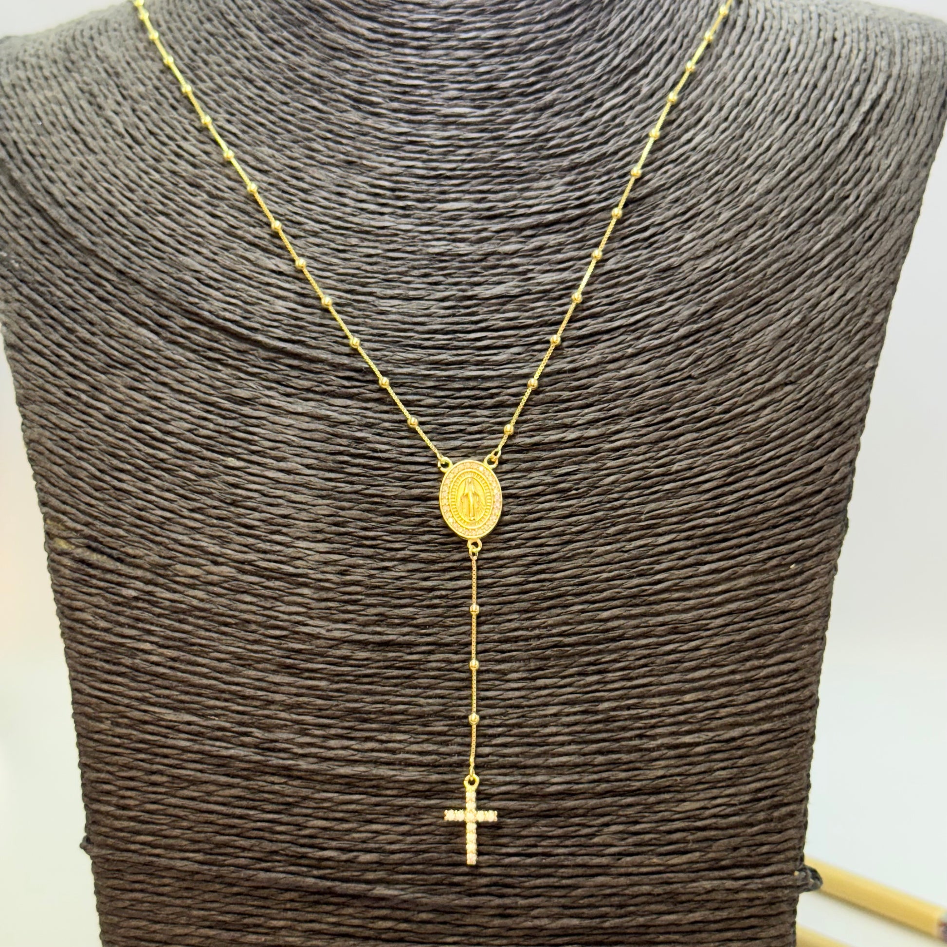 Joyas por Mayor Joyas Bañadas en Oro por Mayor Insumos para Joyas CO234 Rosario Virgen de los milagros Borde con mini circones 14x1 mm Cadena veneciana bolitas de 2 mm 60 cm Largo cascada 5.5 mm cruz con circones 10x8 mm Cadena Terminada Baño Oro