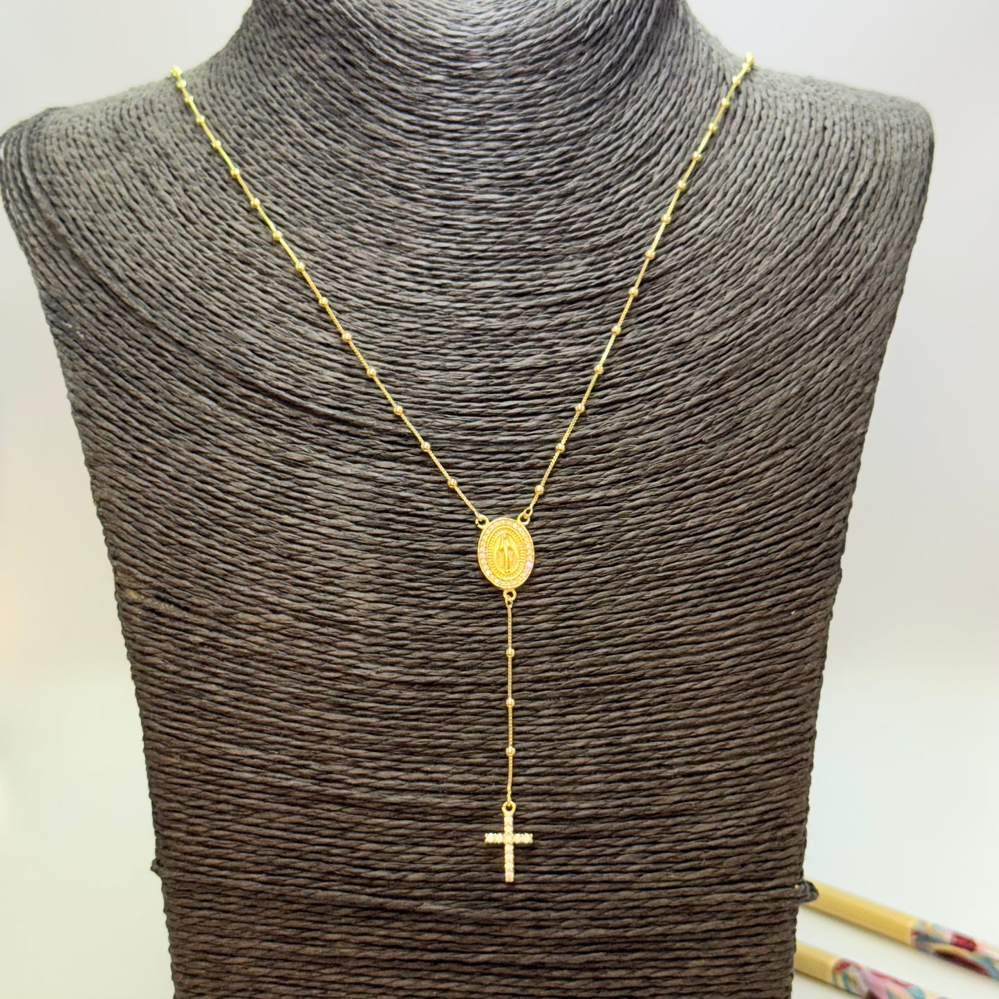 Joyas por Mayor Joyas Bañadas en Oro por Mayor Insumos para Joyas CO234 Rosario Virgen de los milagros Borde con mini circones 14x1 mm Cadena veneciana bolitas de 2 mm 60 cm Largo cascada 5.5 mm cruz con circones 10x8 mm Cadena Terminada Baño Oro