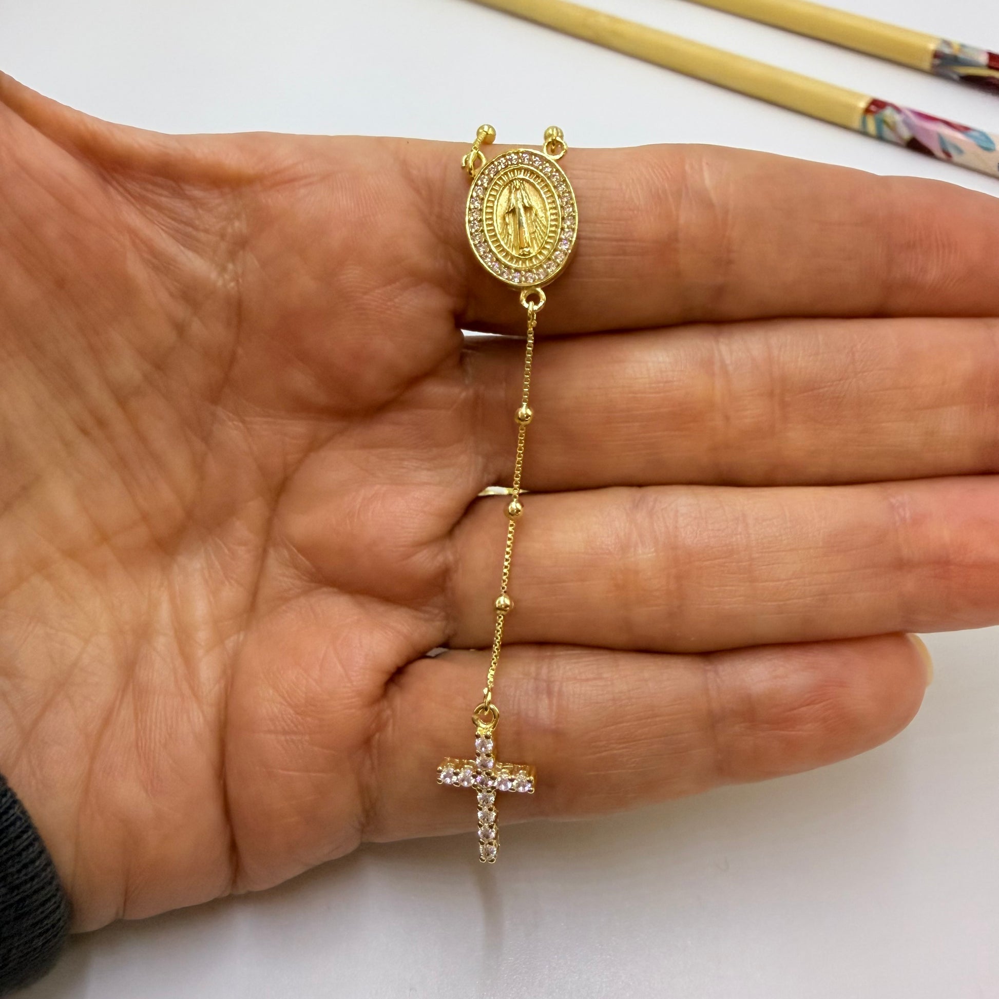 Joyas por Mayor Joyas Bañadas en Oro por Mayor Insumos para Joyas CO234 Rosario Virgen de los milagros Borde con mini circones 14x1 mm Cadena veneciana bolitas de 2 mm 60 cm Largo cascada 5.5 mm cruz con circones 10x8 mm Cadena Terminada Baño Oro