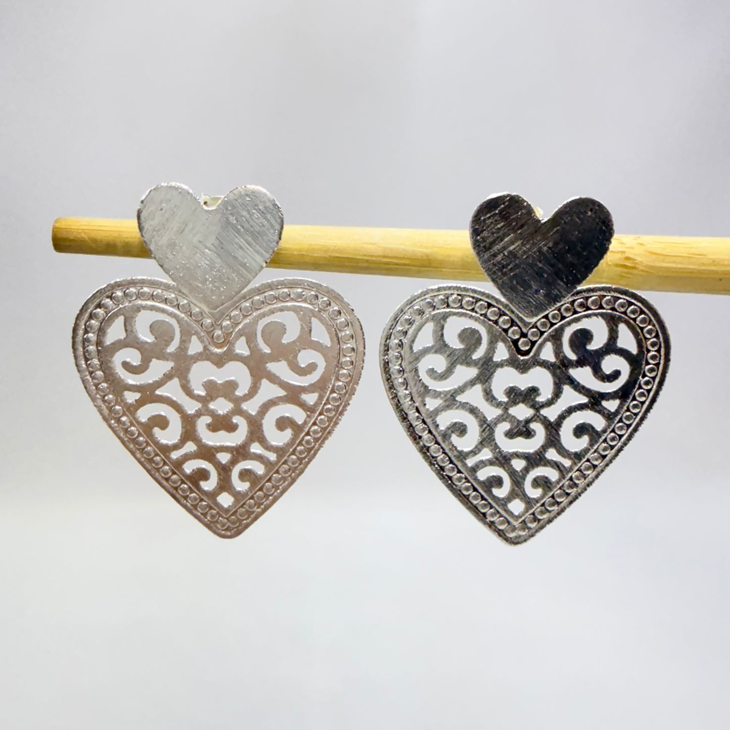 Joyas por Mayor Joyas Bañadas en Plata por Mayor Insumos para Joyas XP567 Aro Base Corazón 14x15 mm Mandala Corazón Calada Borde Puntos 31x31 mm Lijado Aro Baño Plata