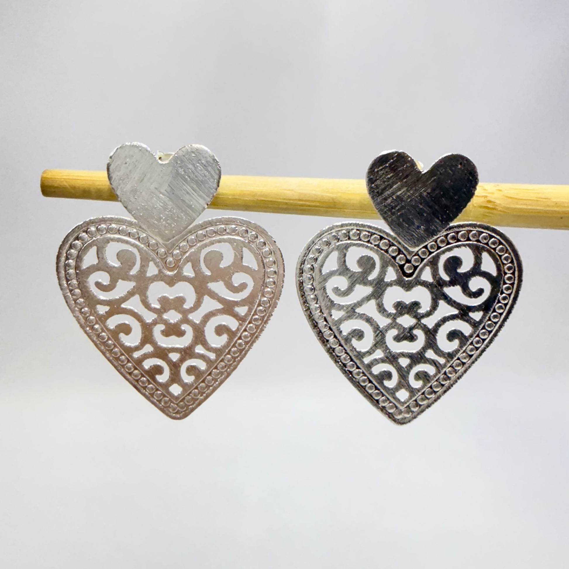 Joyas por Mayor Joyas Bañadas en Plata por Mayor Insumos para Joyas XP567 Aro Base Corazón 14x15 mm Mandala Corazón Calada Borde Puntos 31x31 mm Lijado Aro Baño Plata