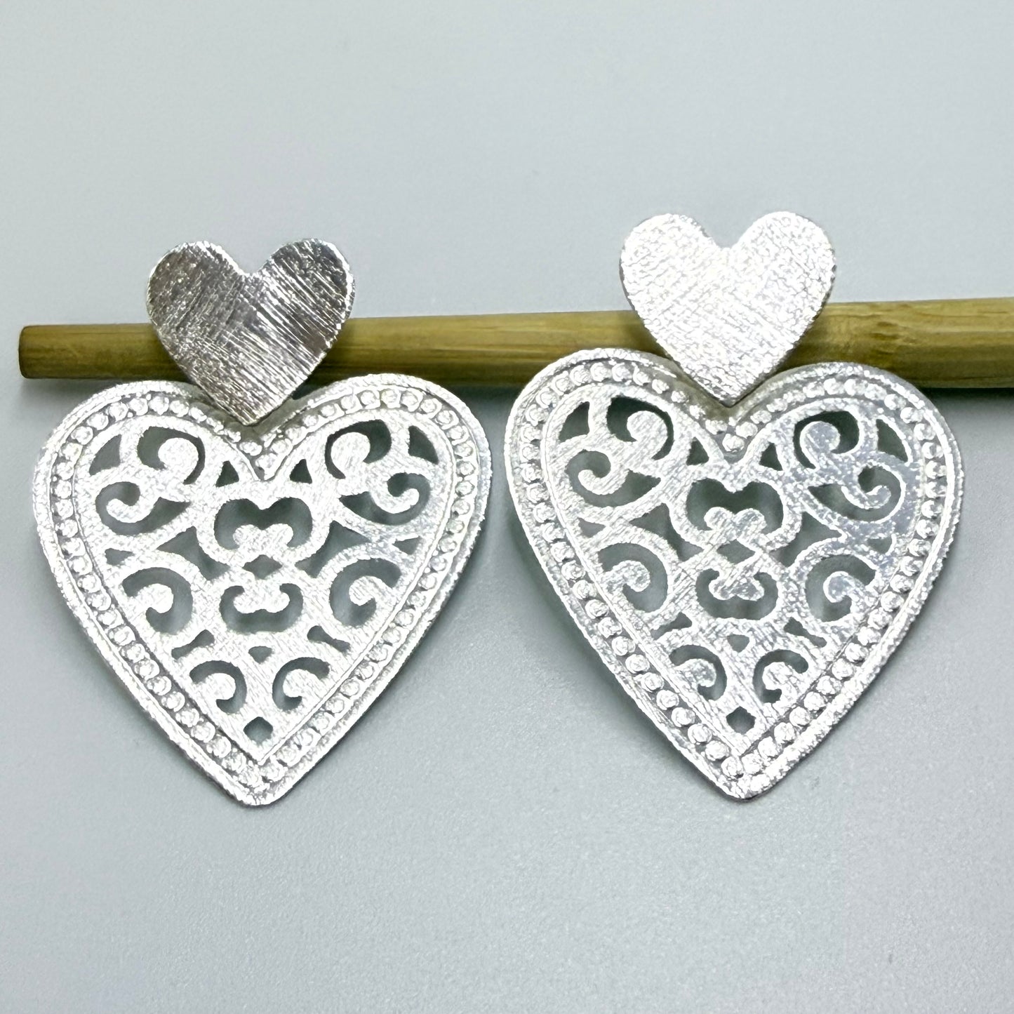 Joyas por Mayor Joyas Bañadas en Plata por Mayor Insumos para Joyas XP567 Aro Base Corazón 14x15 mm Mandala Corazón Calada Borde Puntos 31x31 mm Lijado Aro Baño Plata