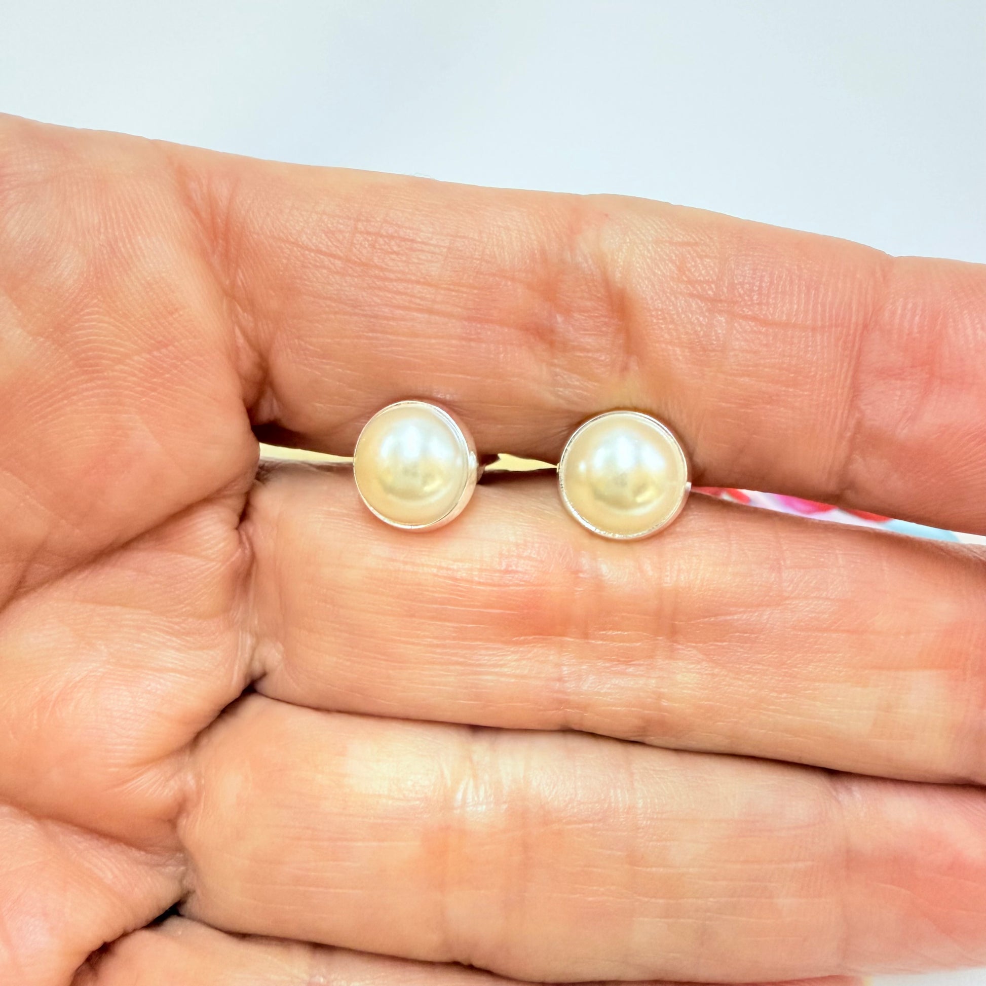 Joyas por Mayor Joyas Bañadas en Plata por Mayor Insumos para Joyas XP566 Aro Media Perla con Base diá. 9 mm Espesor 4 mm Aro Baño Plata