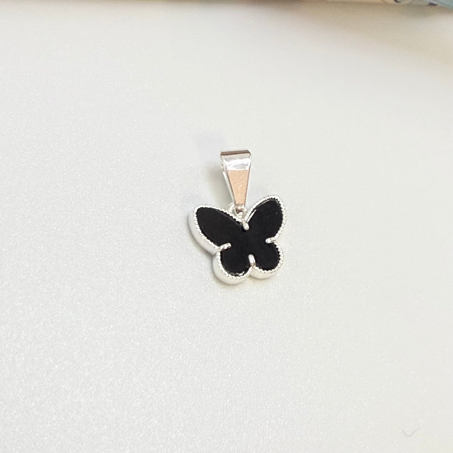 Joyas por Mayor Joyas Bañadas en Plata por Mayor Insumos para Joyas FP1247 Colgante Mariposa Borde Rutilado Acrílico Negro 11 x 9 mm valier de 7 mm Espesor 2 mm Figura Baño Plata