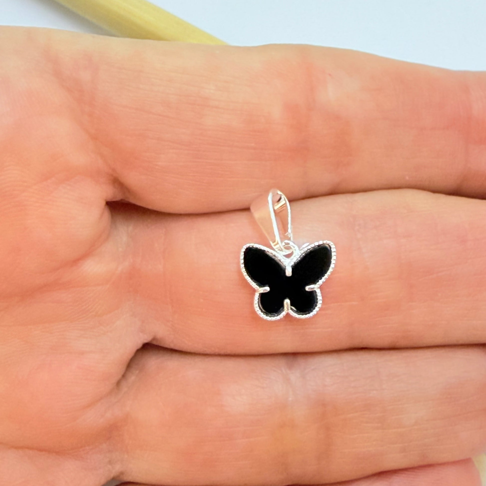 Joyas por Mayor Joyas Bañadas en Plata por Mayor Insumos para Joyas FP1247 Colgante Mariposa Borde Rutilado Acrílico Negro 11 x 9 mm valier de 7 mm Espesor 2 mm Figura Baño Plata