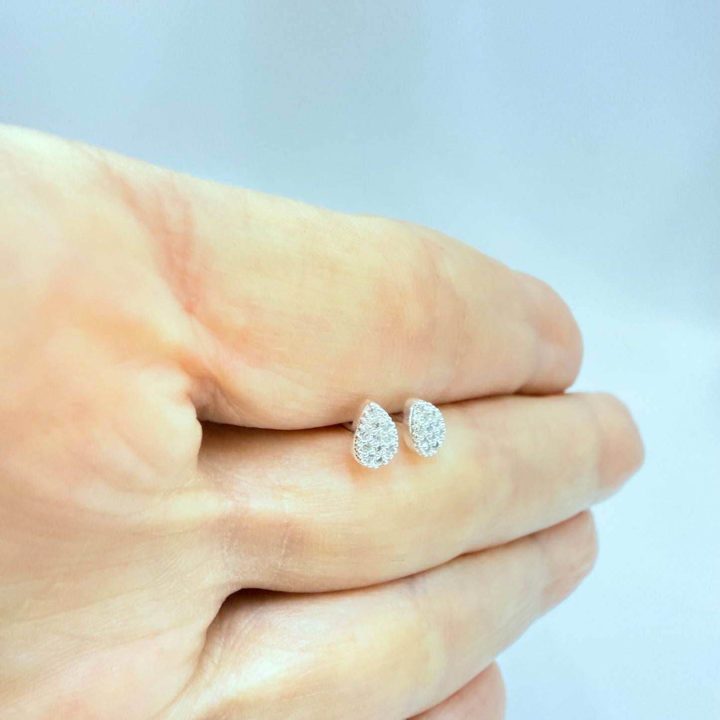 Joyas por Mayor Joyas Bañadas en Plata por Mayor Insumos para Joyas XP564 Aro Gota Small con circones 6 x 4 mm Espesor 2.1 mm Aro Baño Plata