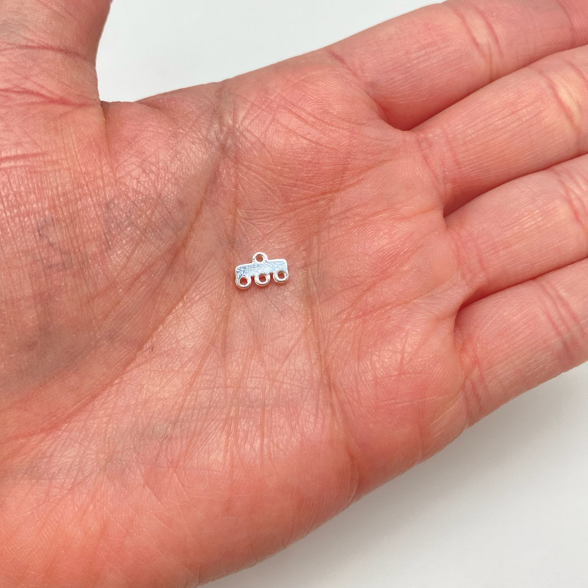 AP154 Terminal para pulsera o collar 3 argollas 5 x 8 mm Espesor 1.5 mm Accesorio Baño Plata