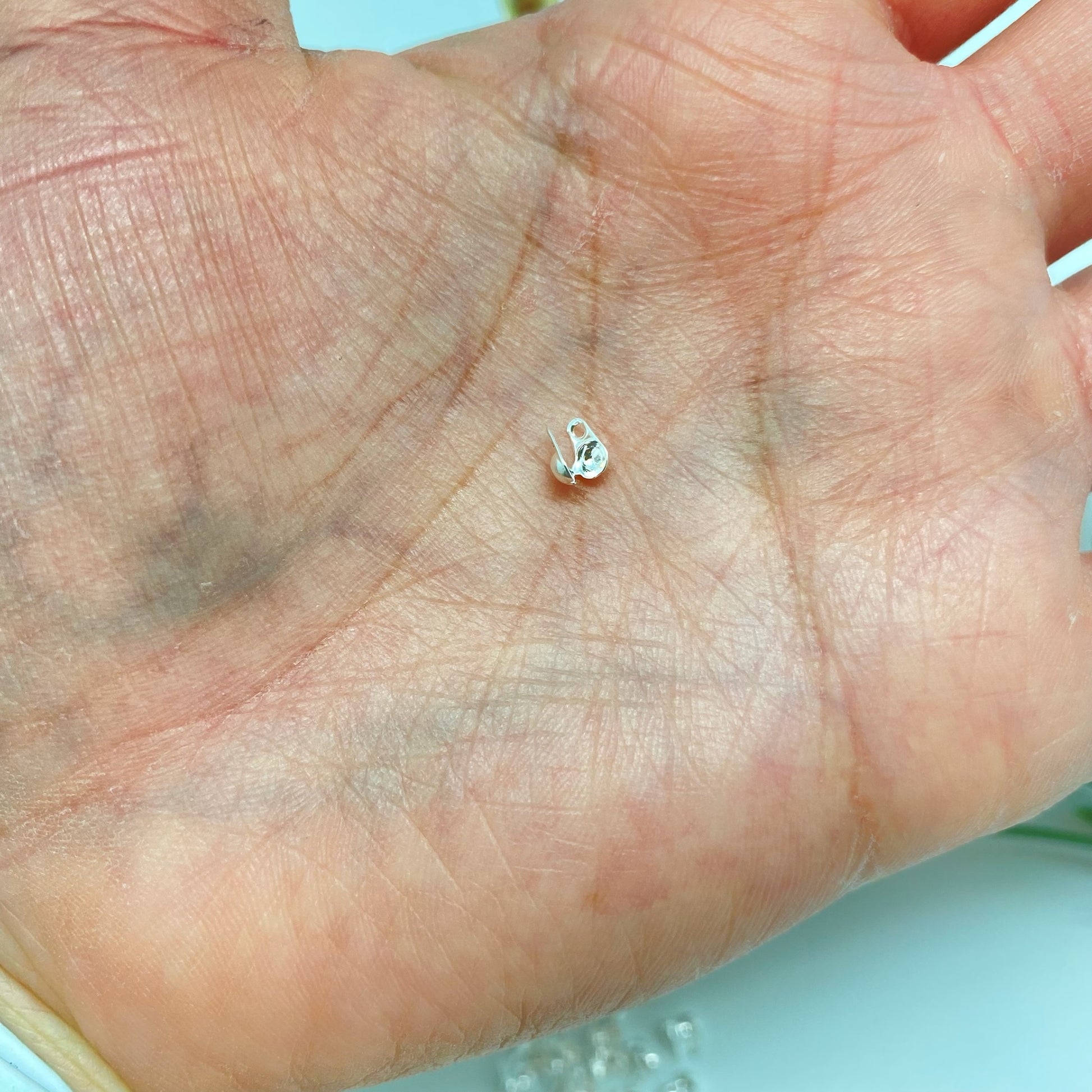 Joyas por Mayor Joyas Bañadas en Plata por Mayor Insumos para Joyas AP150 Terminal Tapa Nudo Diá. 2.5 mm más argollita Perforación 1 mm Accesorio Baño Plata