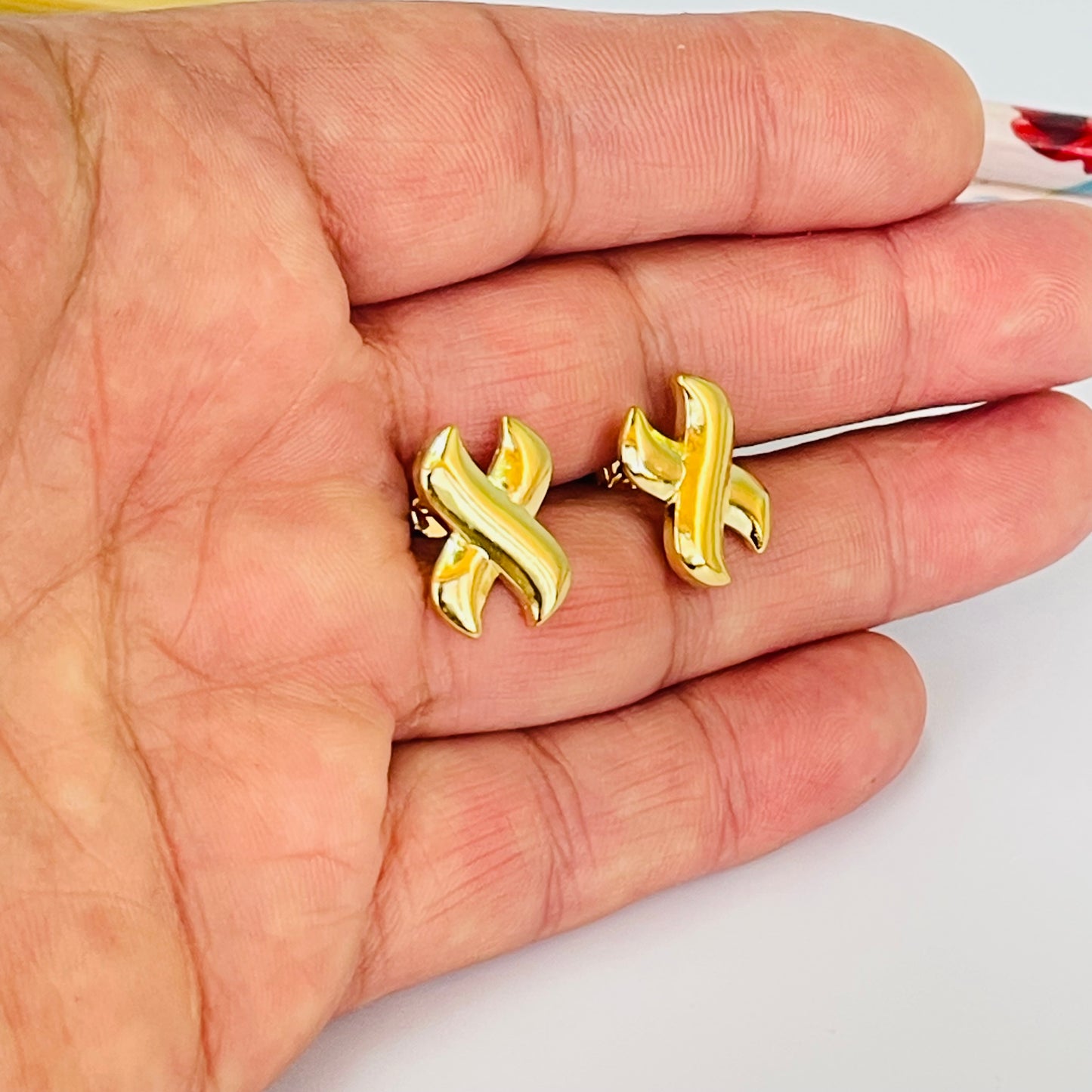 XO579 Aro Cruz Tipo Paloma Picasso 16 x 11 mm Espesor 2.8 mm Aro Baño Oro