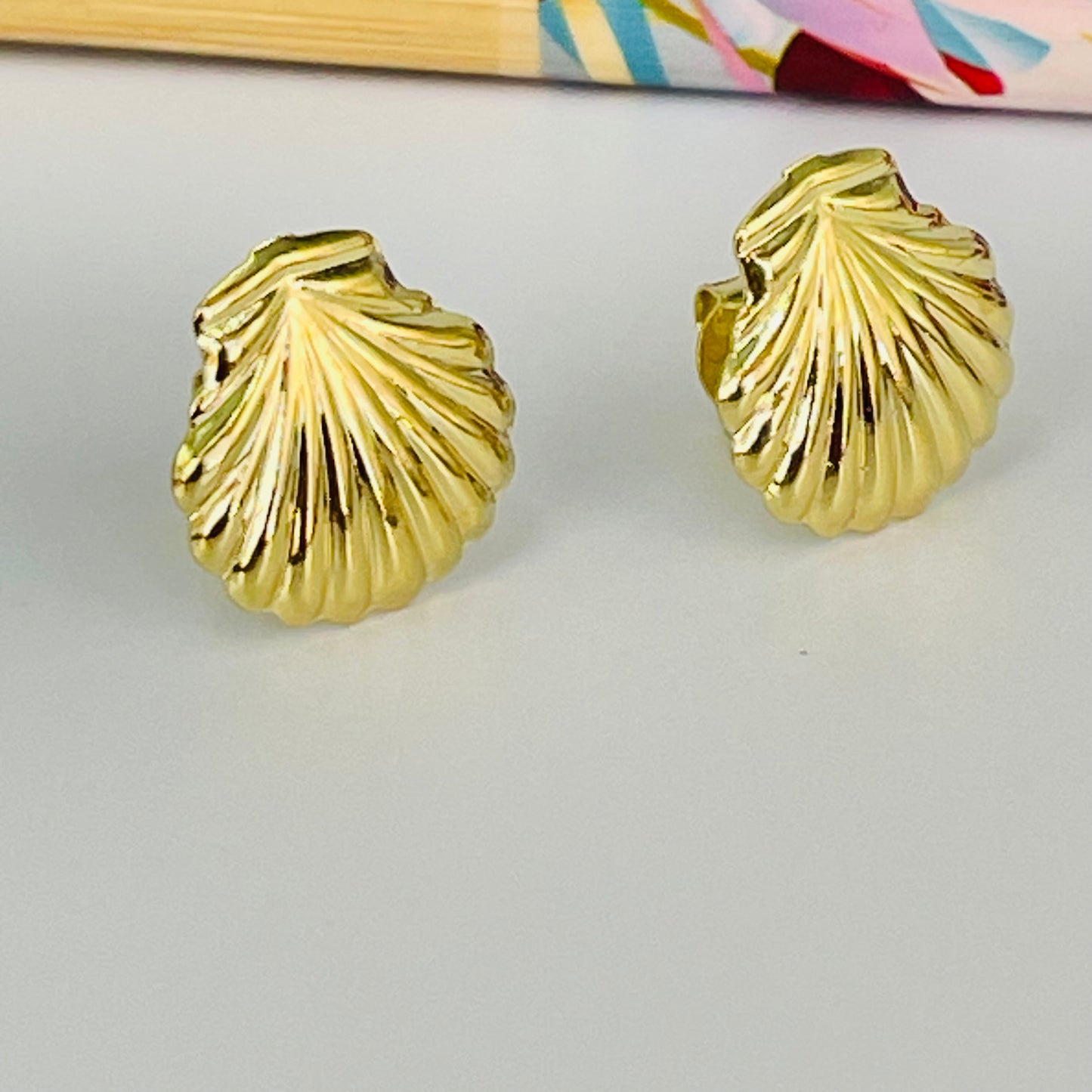 XO576 Aro Conchita tipo Shell 14 x 14 mm Espesor 0.8 mm Aro Baño Oro