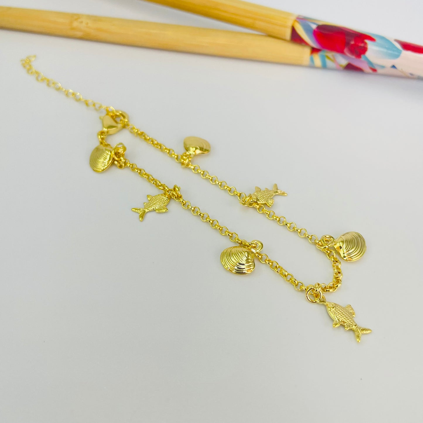 PO37 Pulsera Mar Conchitas y Peces 8 mm Cadena Rolo Eslabón 2 mm Largo 16 cm más Extensor 5 cm Pulsera Baño Oro