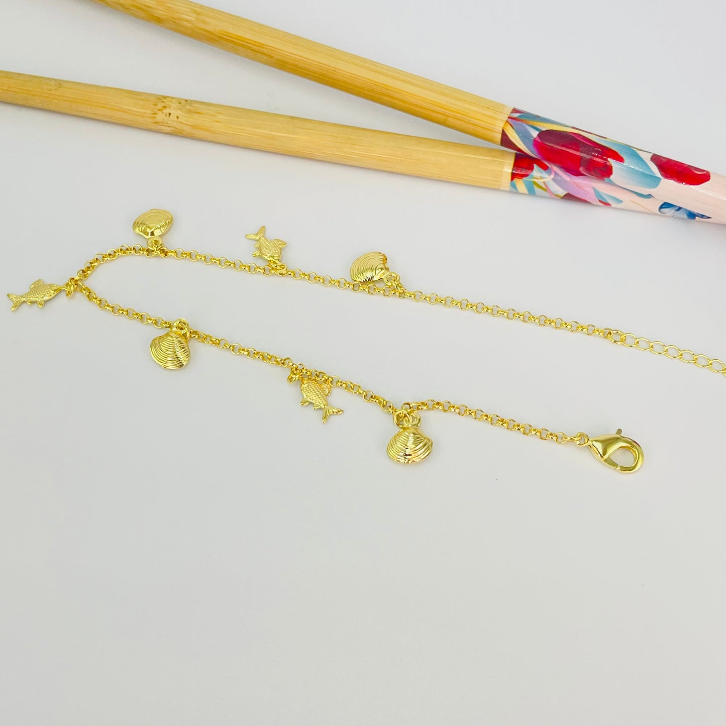 TOBO1001 Tobillera Mar Conchitas y Peces 8 mm Cadena Rolo Eslabón 2 mm Largo 22 cm más Extensor 5 cm Tobillera Baño Oro