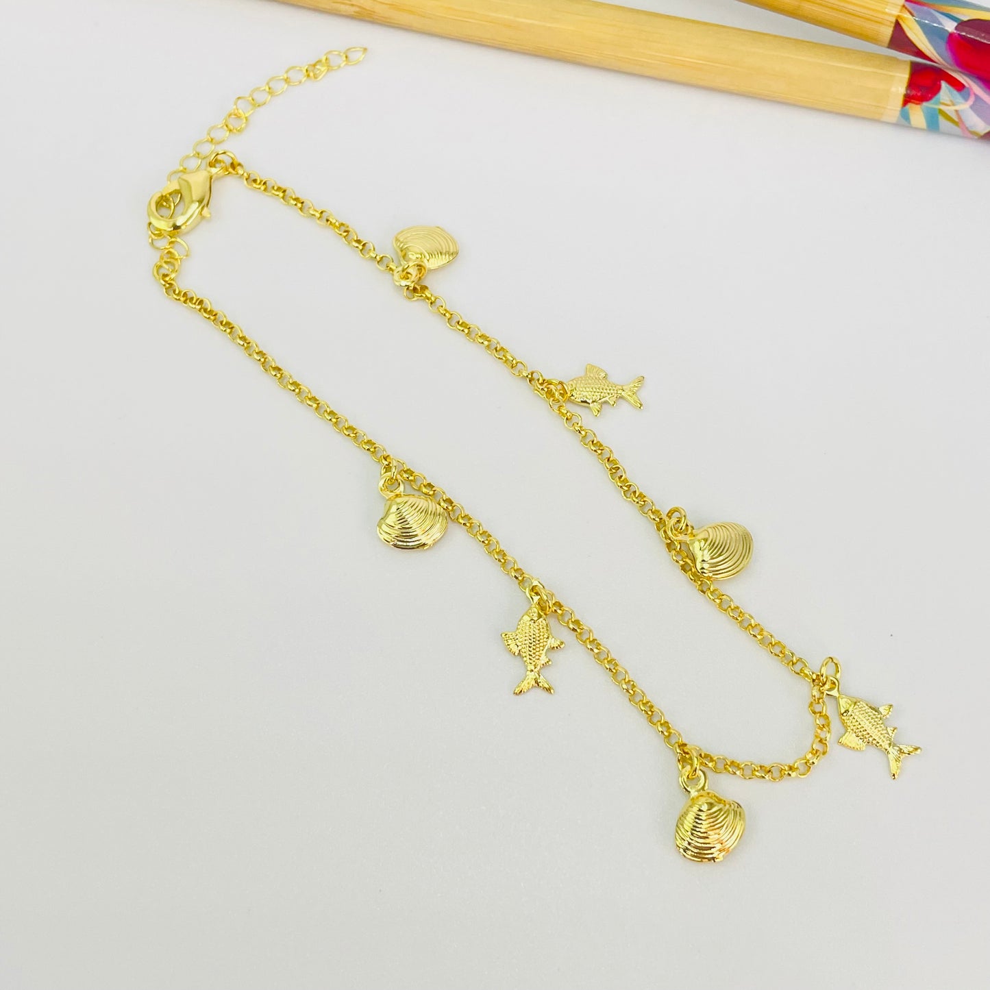 TOBO1001 Tobillera Mar Conchitas y Peces 8 mm Cadena Rolo Eslabón 2 mm Largo 22 cm más Extensor 5 cm Tobillera Baño Oro