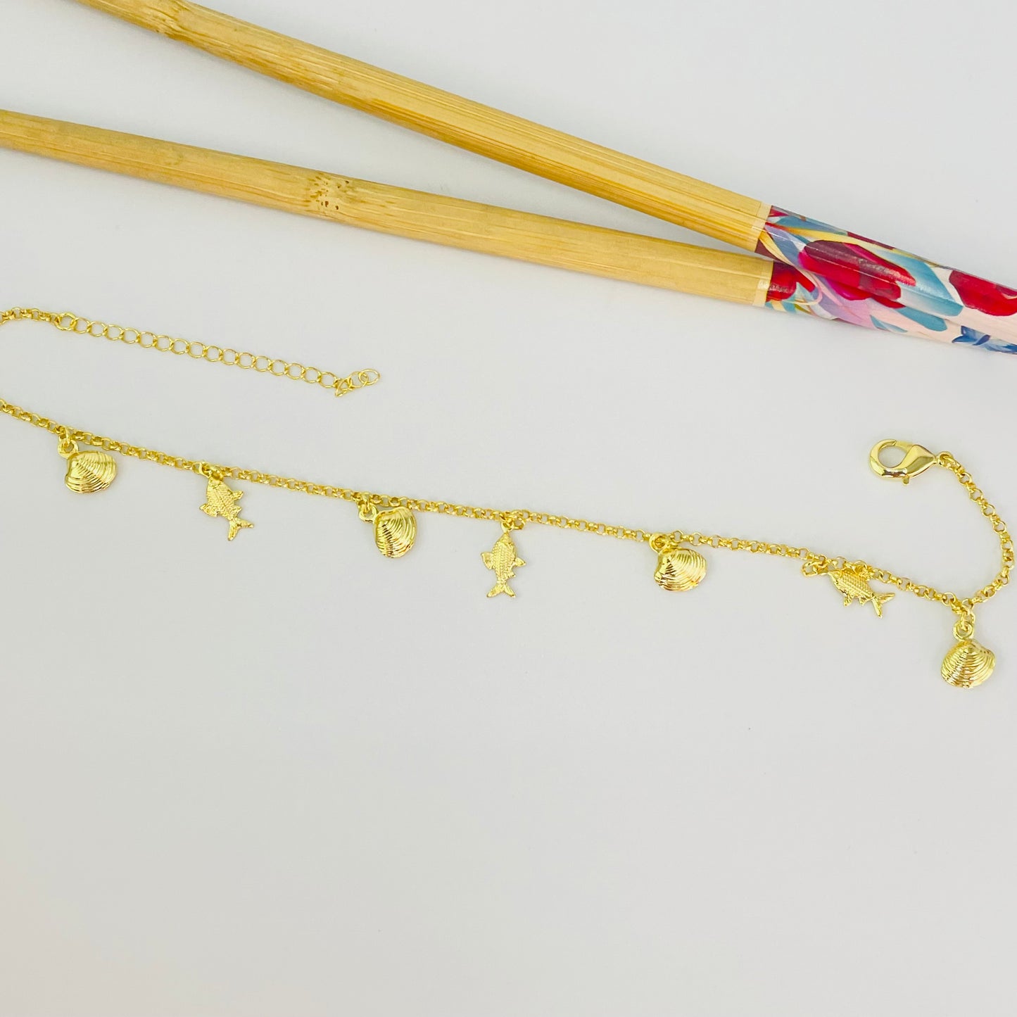 TOBO1001 Tobillera Mar Conchitas y Peces 8 mm Cadena Rolo Eslabón 2 mm Largo 22 cm más Extensor 5 cm Tobillera Baño Oro