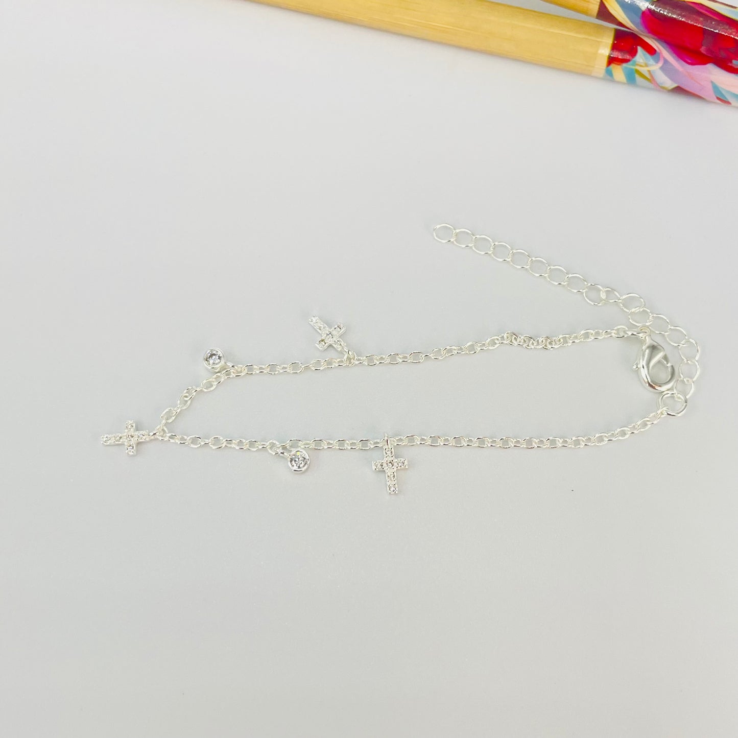 PP40 Pulsera Cruces Circones 7 x 5 mm y Puntos de Luz 3 mm Cadena Candado Eslabón 2 mm Largo 16 cm más Extensor 5 cm Pulsera Baño Plata