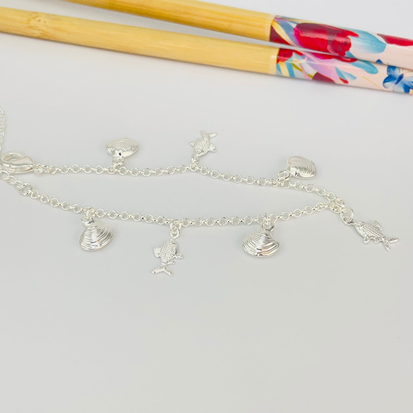 PP37 Pulsera Mar Conchitas y Peces 8 mm Cadena Rolo Eslabón 2 mm Largo 16 cm más Extensor 5 cm Pulsera Baño Plata