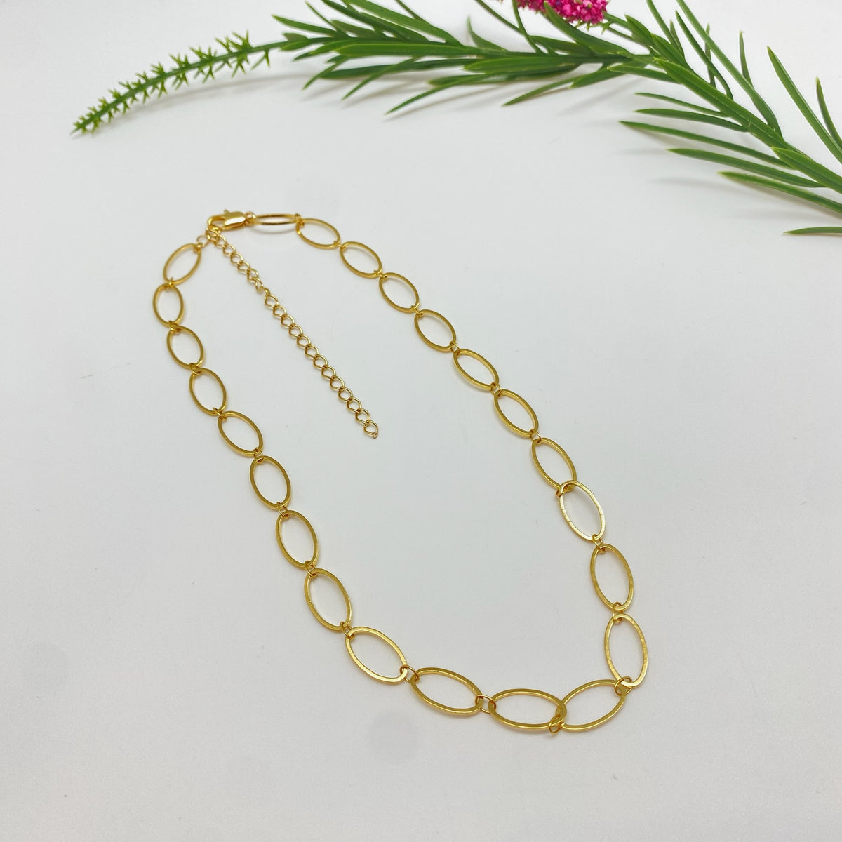 CO251 Chocker o Cadena Alternada eslabones 14x7 mm y mini eslabón 4x2 mm Largo 35 cm más extersor de 7 cm Cadena Terminada Baño Oro