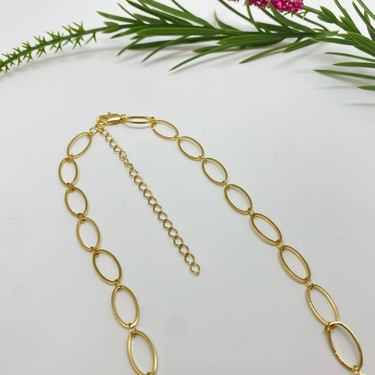 CO251 Chocker o Cadena Alternada eslabones 14x7 mm y mini eslabón 4x2 mm Largo 35 cm más extersor de 7 cm Cadena Terminada Baño Oro