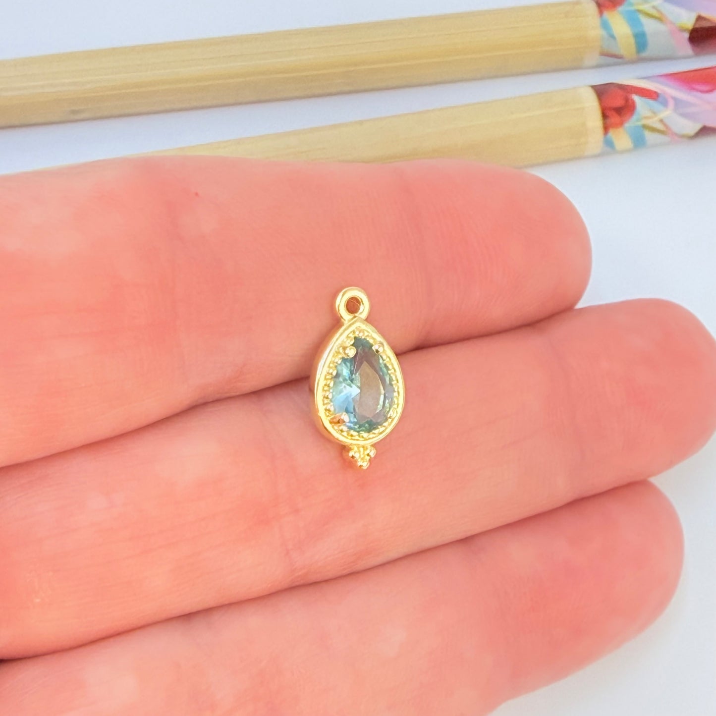 FO1163 Colgante Punto de Luz Gota Cristal de Color 3 Bolitas 8 x 4 mm Figura Baño Oro