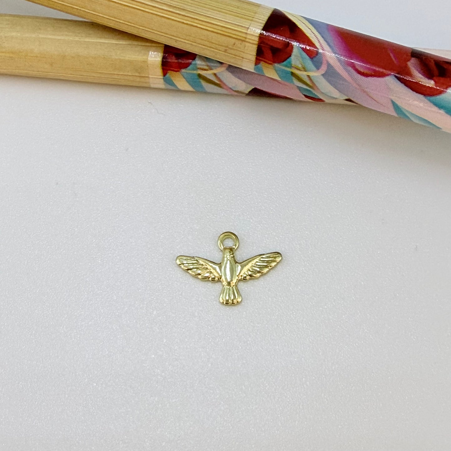 FO1269 Colgante Espíritu Santo 7 x 12 mm más argollita Espesor 0.8 mm Figura Baño Oro