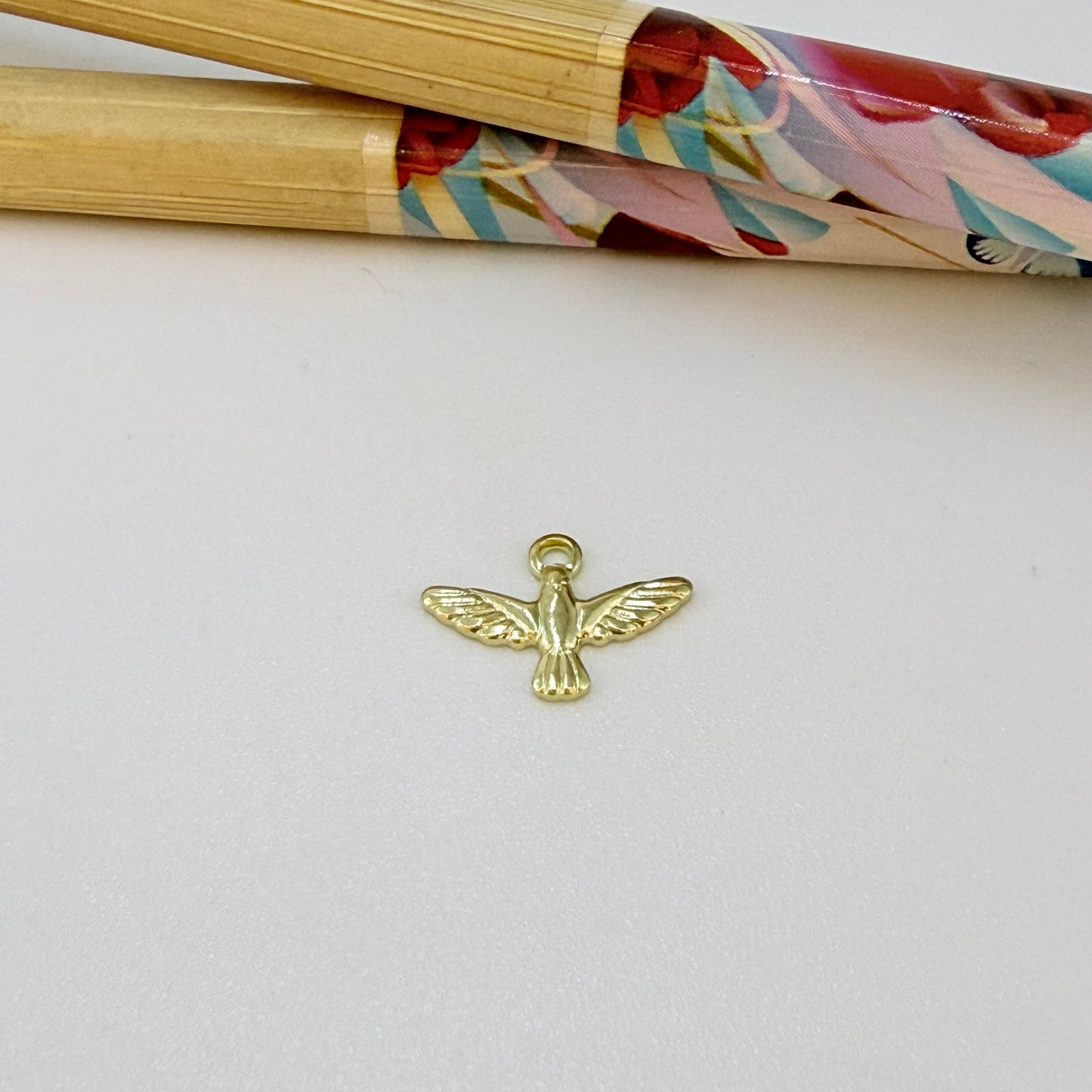 FO1269 Colgante Espíritu Santo 7 x 12 mm más argollita Espesor 0.8 mm Figura Baño Oro