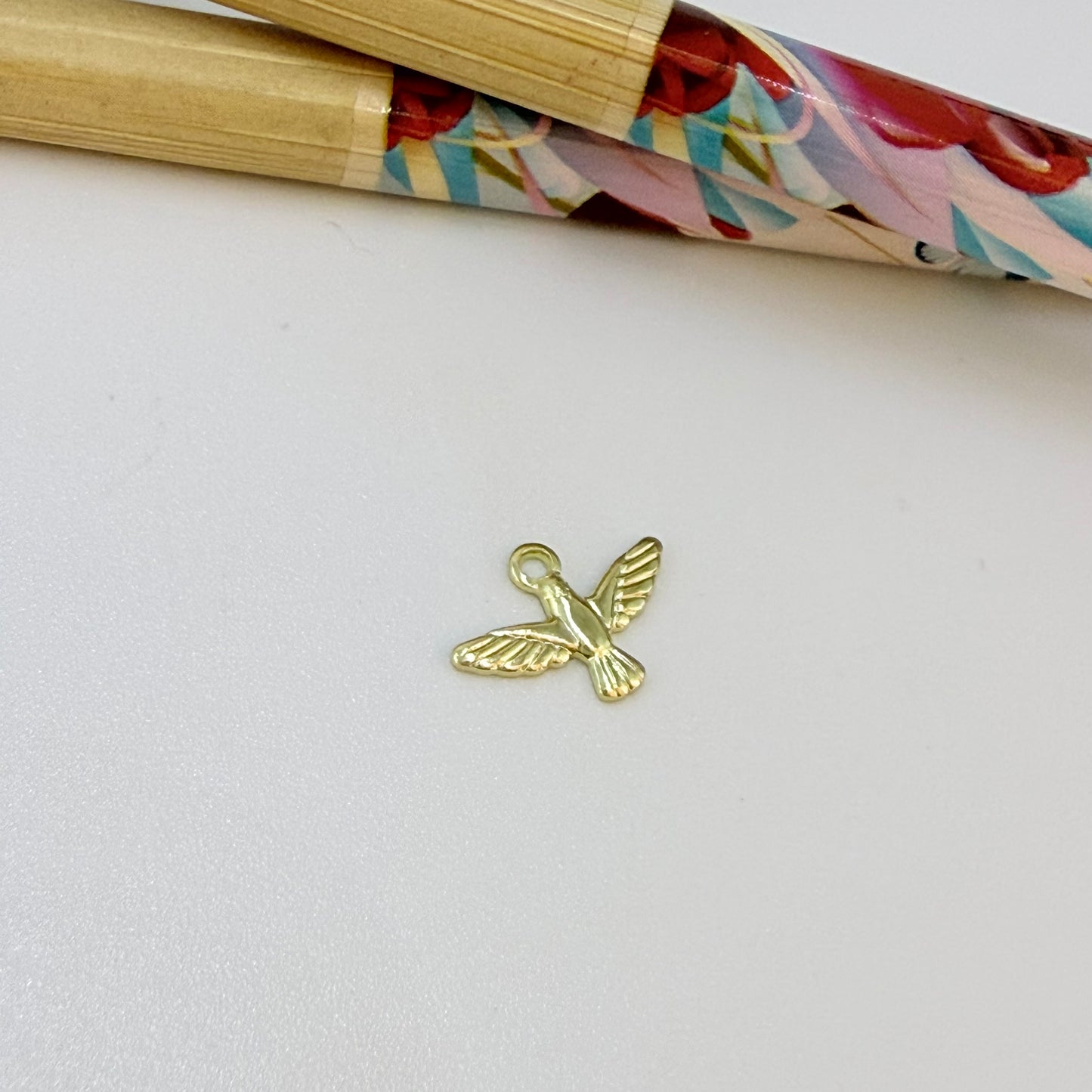 FO1269 Colgante Espíritu Santo 7 x 12 mm más argollita Espesor 0.8 mm Figura Baño Oro