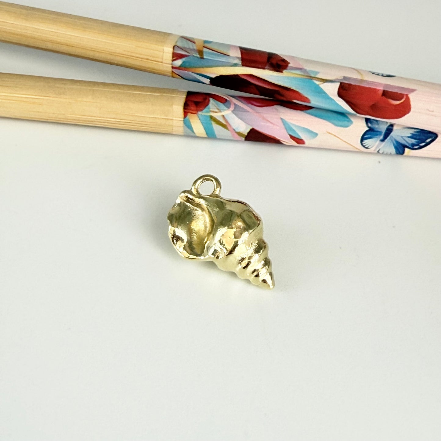 FO1275 Colgante Caracol de Mar 18 x 12 mm Espesor 10 mm Figura Baño Oro