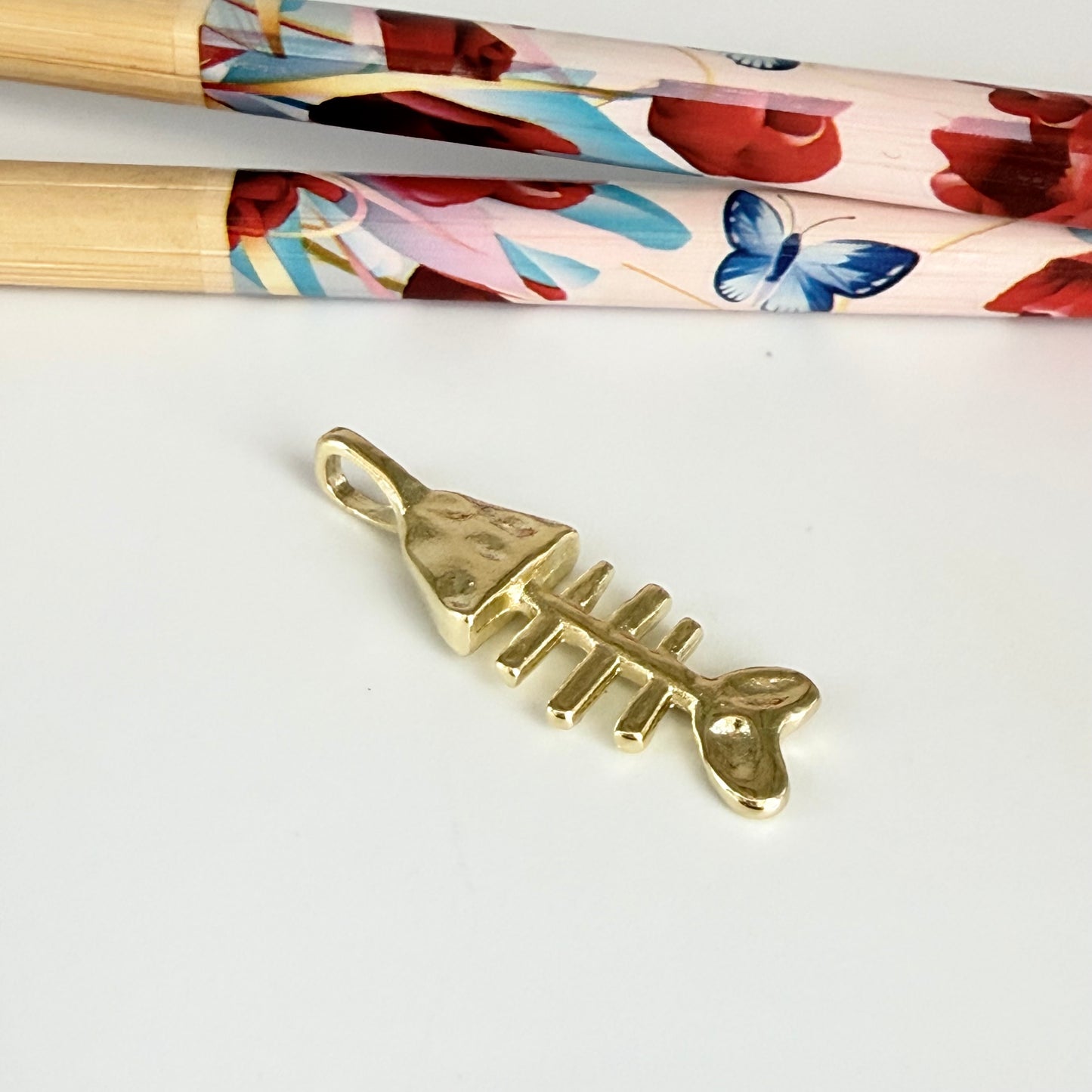 FO1276 Colgante Espina de Pez Martelado 20 x 9 mm más valier fijo Espesor 3.8 mm Figura Baño Oro